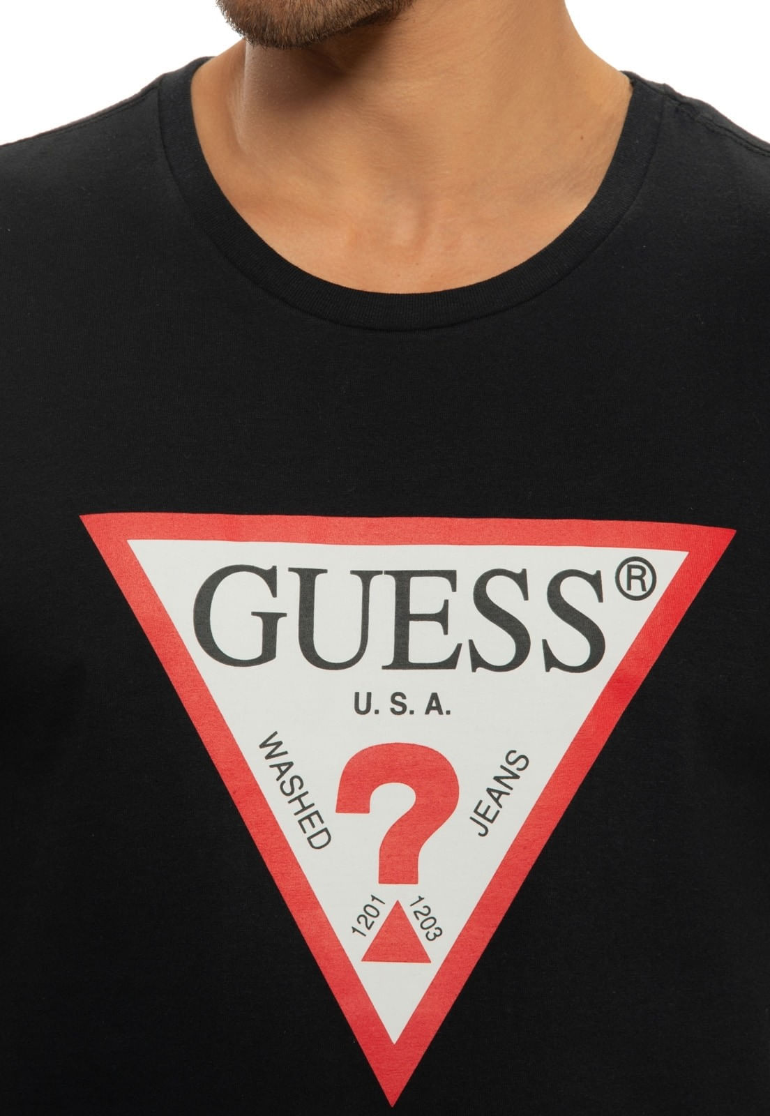 Camiseta Triangulo Tradicional Guess Preto - Imagem 11