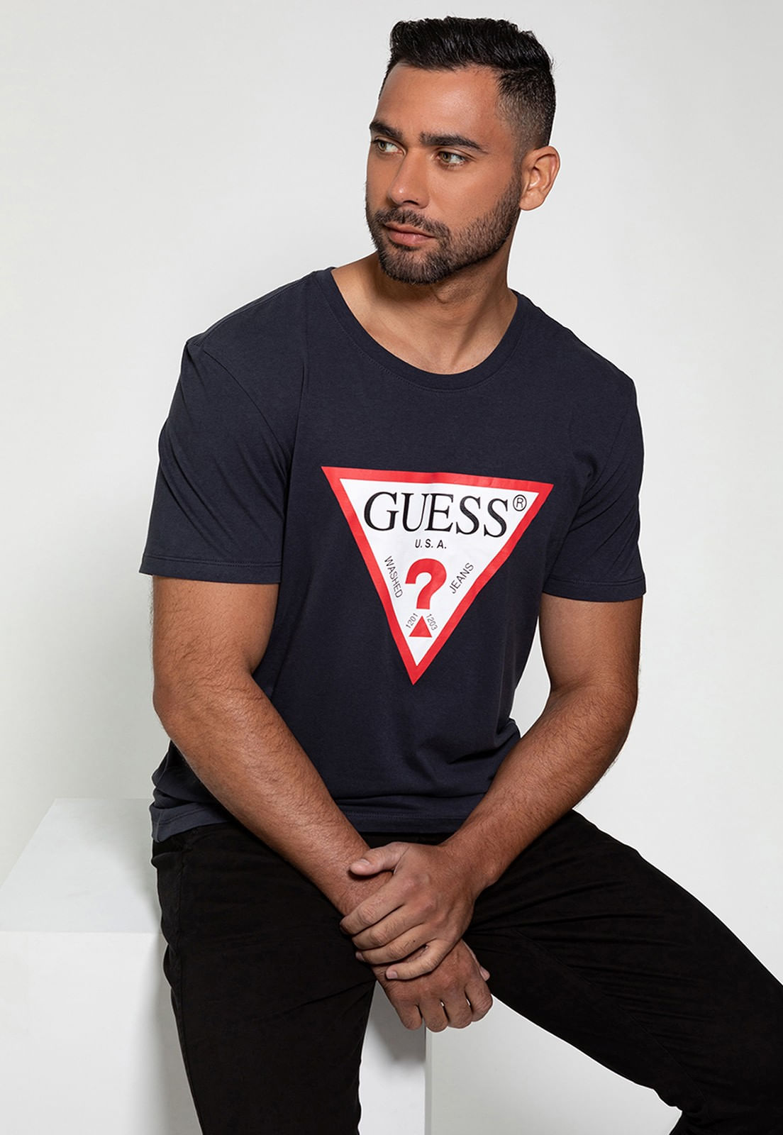 Camiseta Triangulo Tradicional Guess Azul Escuro - Imagem 20
