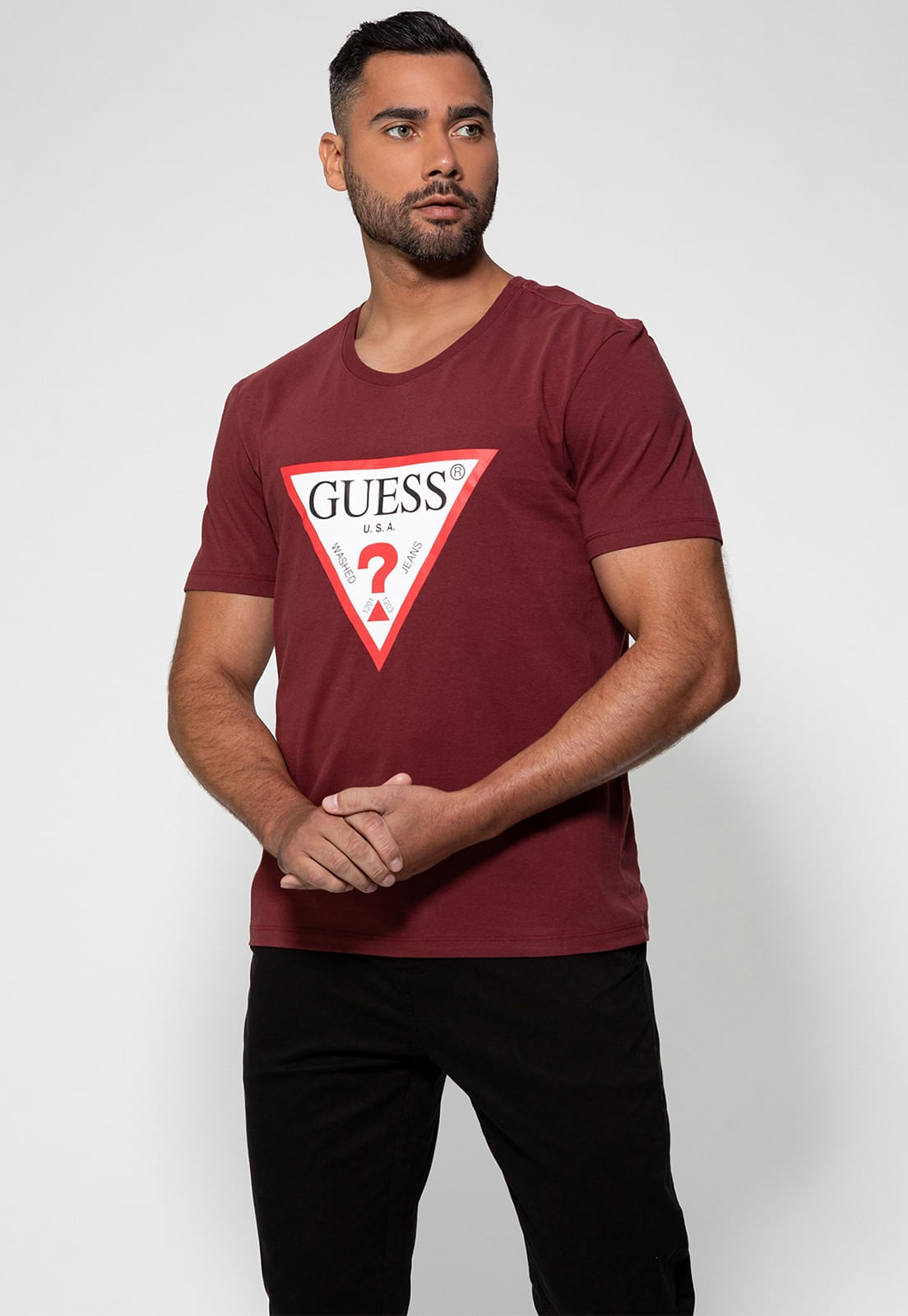 Camiseta Triangulo Tradicional Guess Vinho