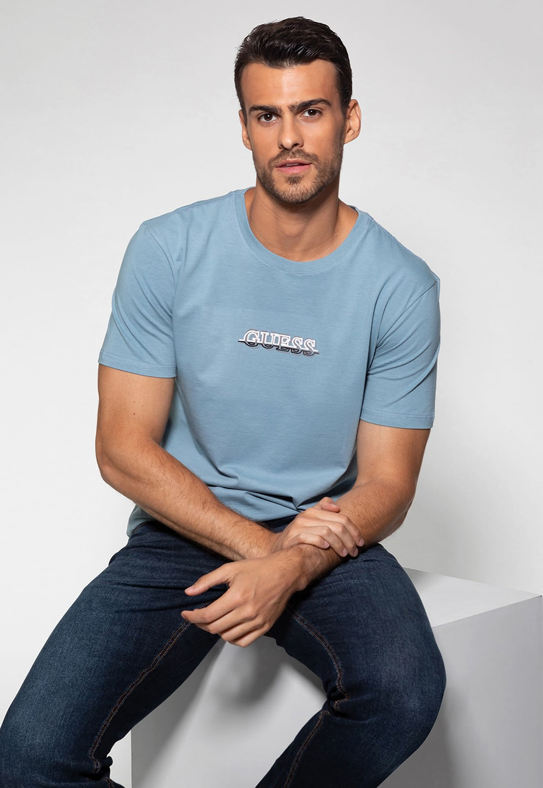 Camiseta Silk Emborrachado Guess Azul - Imagem 15