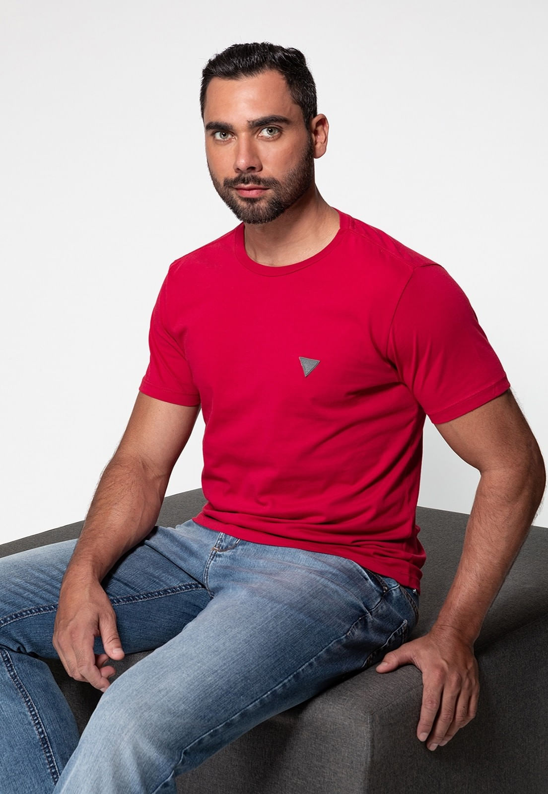 Camiseta Triângulo Emborrachado Guess Vermelho - Imagem 25