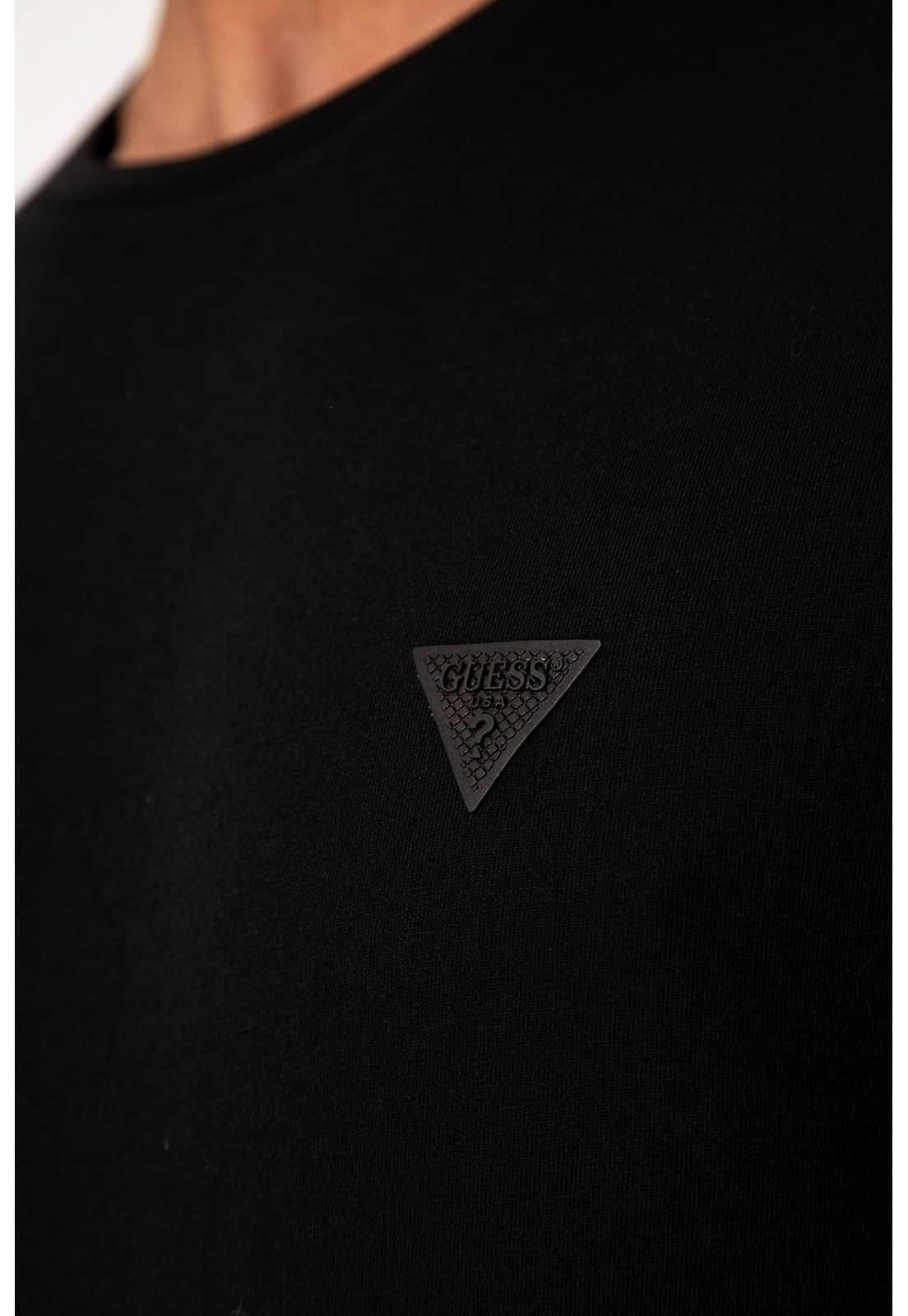 Camiseta Triângulo Emborrachado Guess Preto - Imagem 17