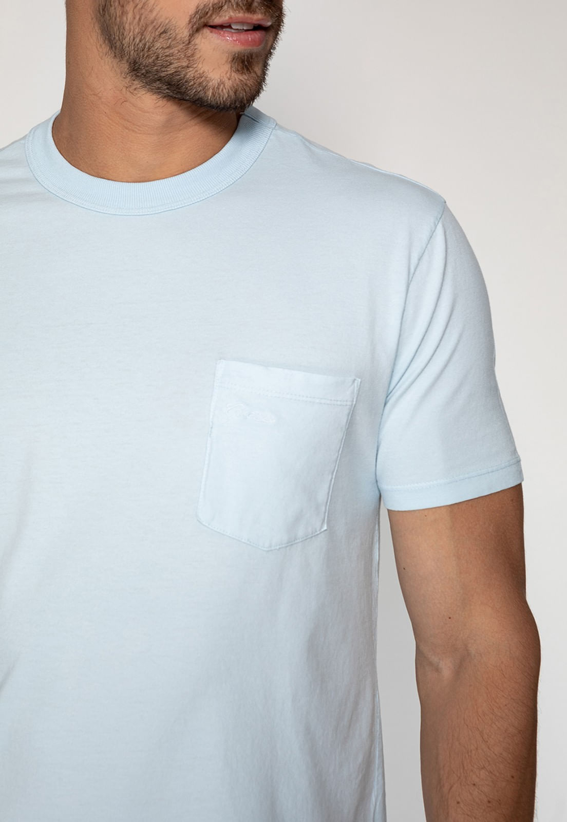 Camiseta Bolso Logo Bordado Guess Azul Claro - Imagem 18