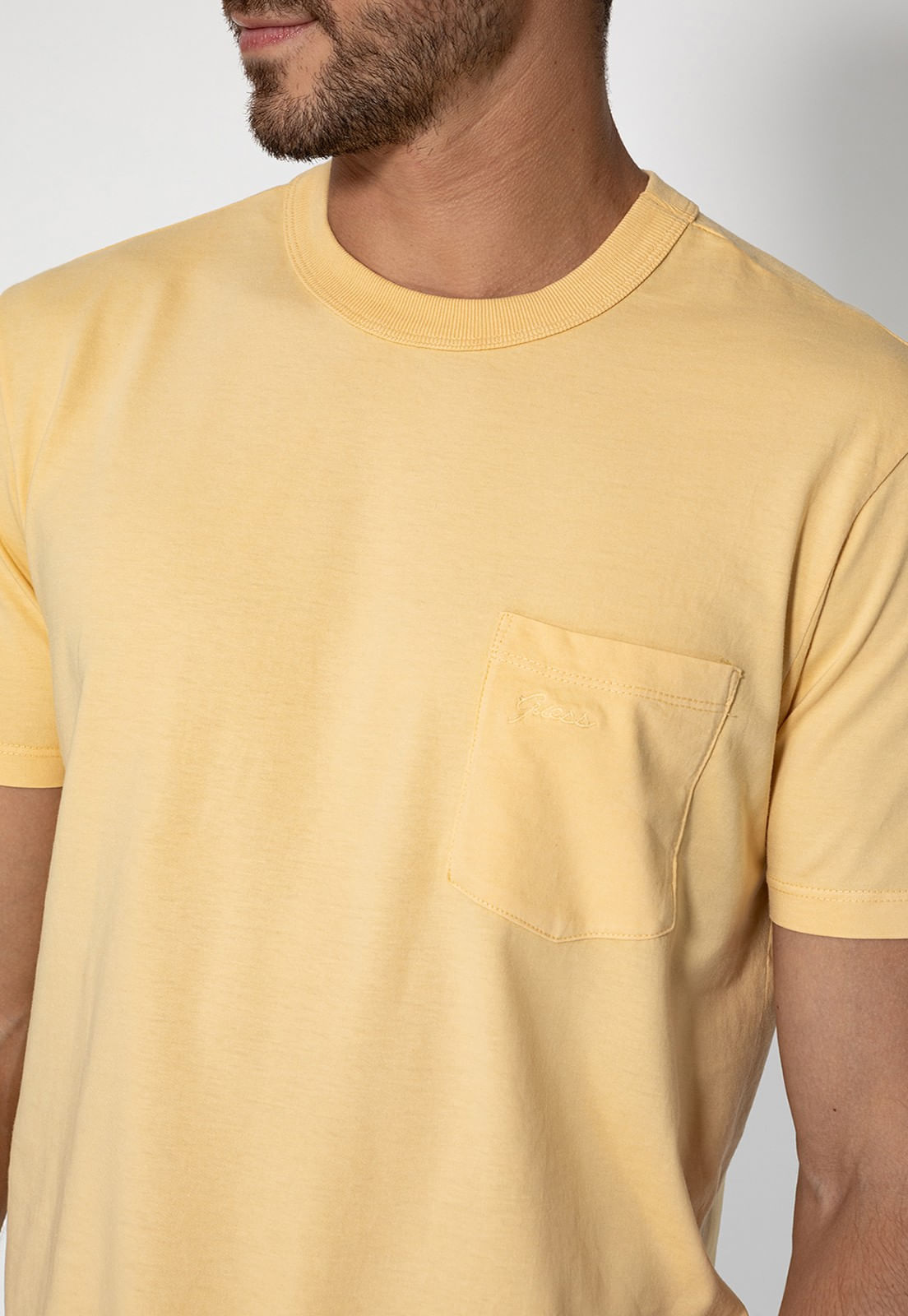 Camiseta Bolso Logo Bordado Guess Amarelo - Imagem 5