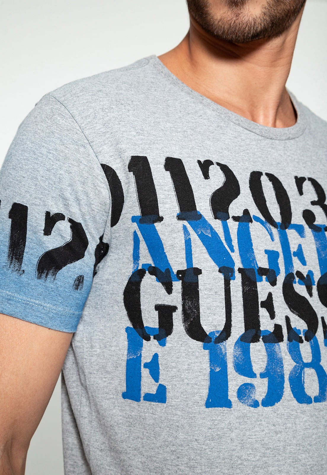 Camiseta Logo 1203 Guess Cinza - Imagem 23