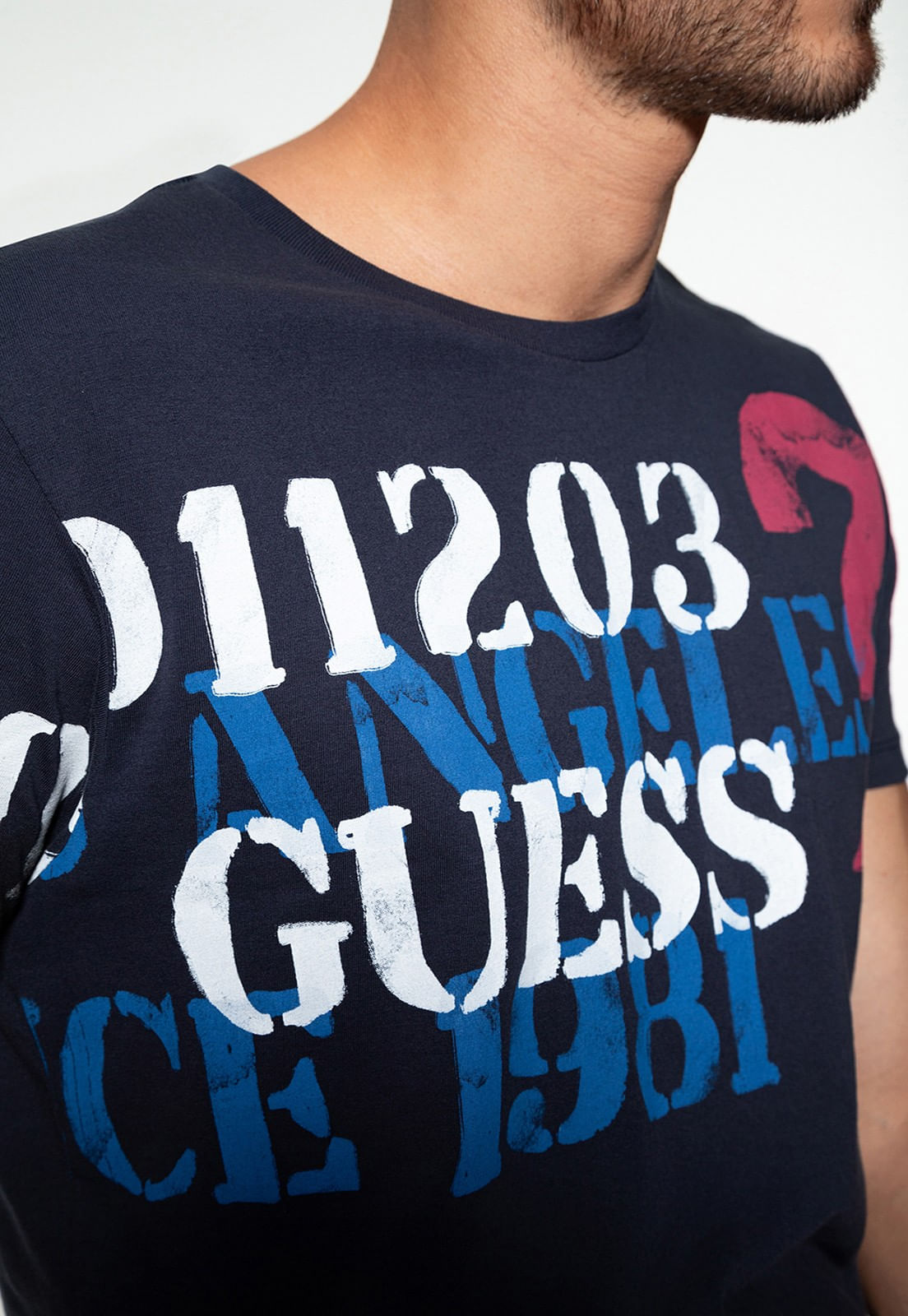 Camiseta Logo 1203 Guess Azul Escuro - Imagem 9