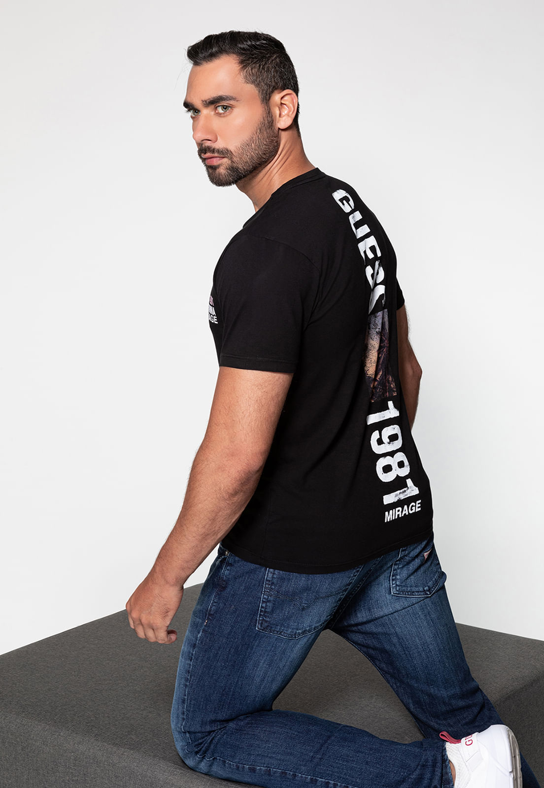 Camiseta Palm Costas Guess Preto - Imagem 23