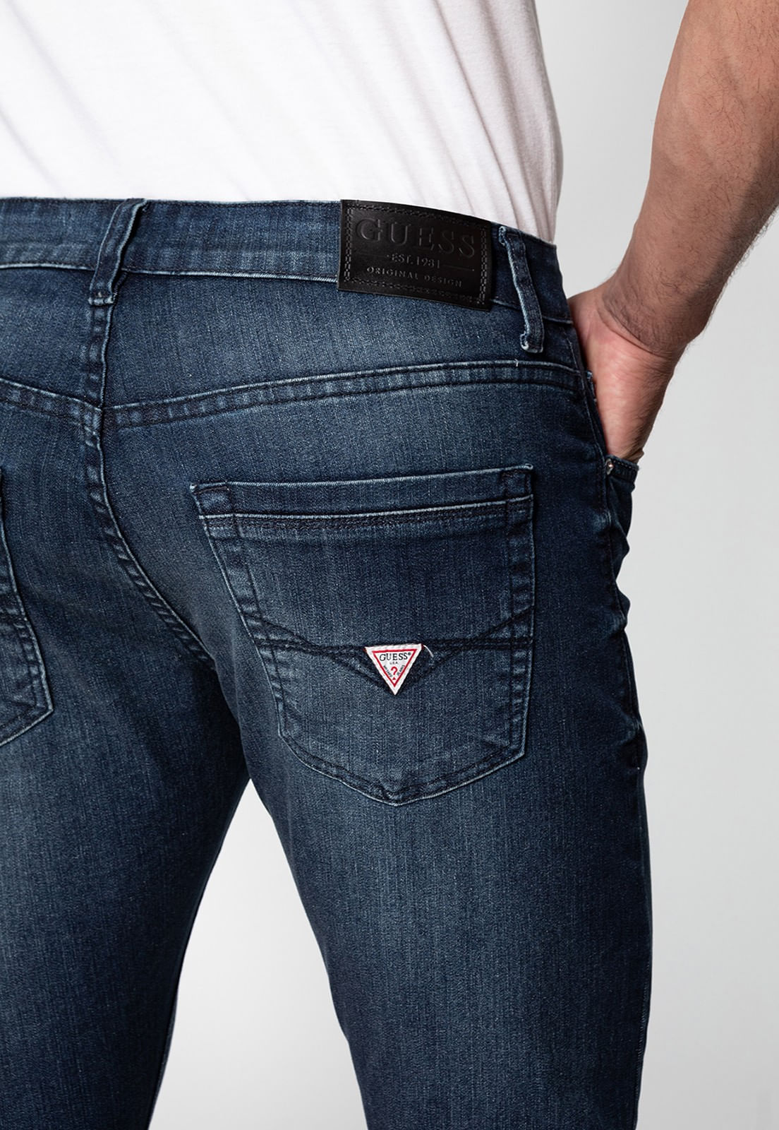Calça Jeans Slim Tapered Guess Azul Escuro - Imagem 15