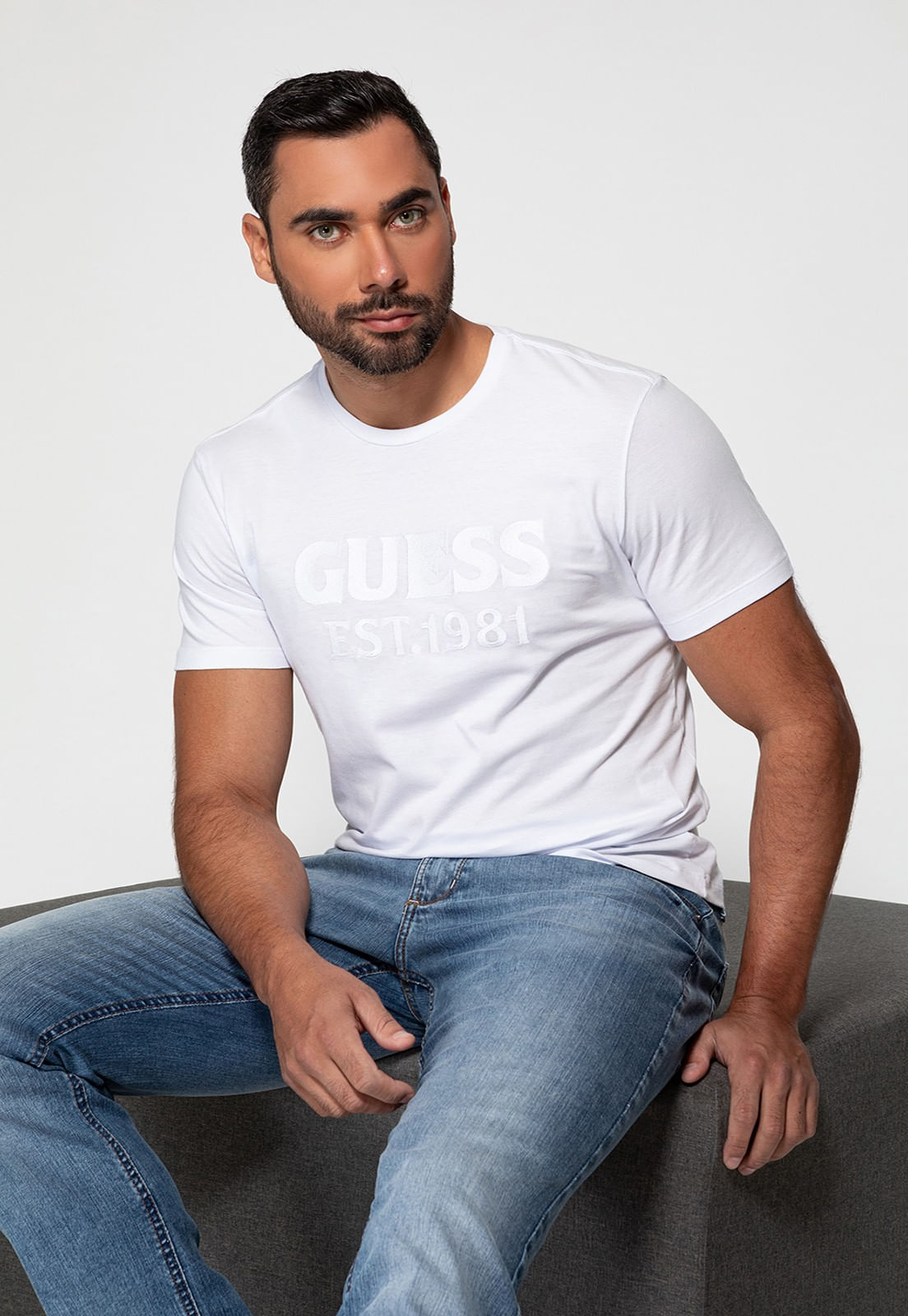 Camiseta Logo Bordado Guess Branco - Imagem 23