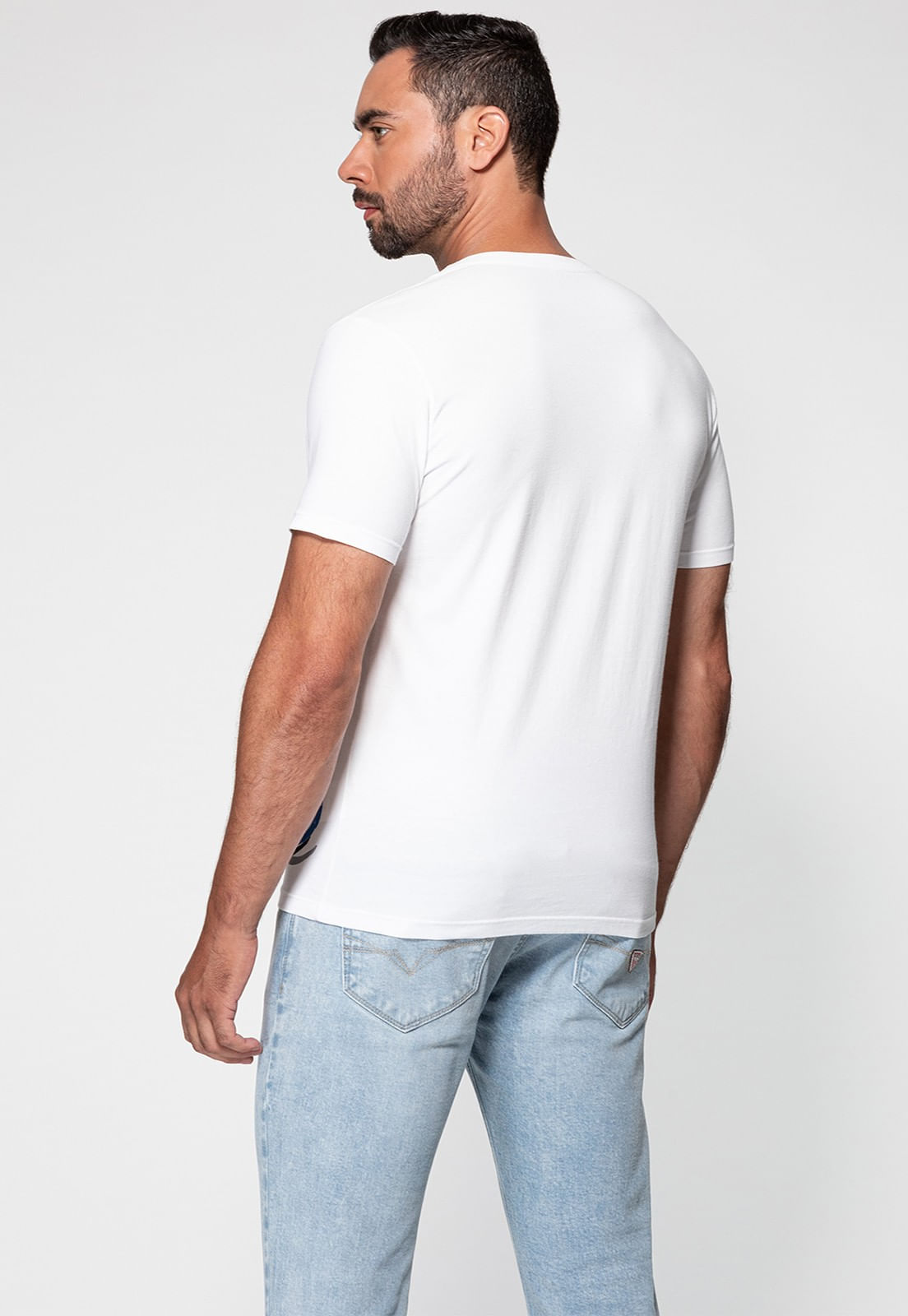 Camiseta Logo Vertical Guess Branco - Imagem 12