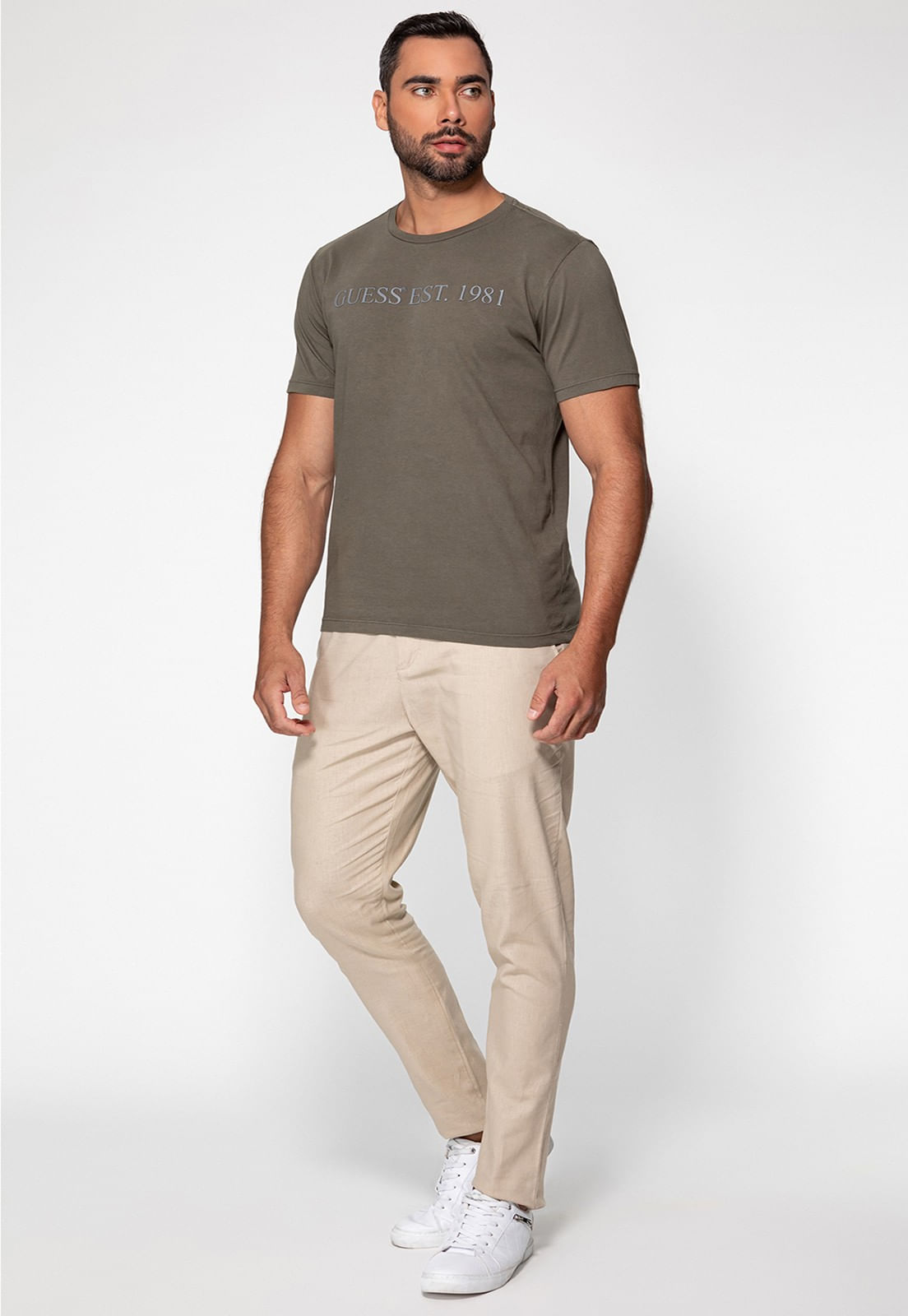 Camiseta Guess Est 1981 Relevo Verde Oliva - Imagem 7