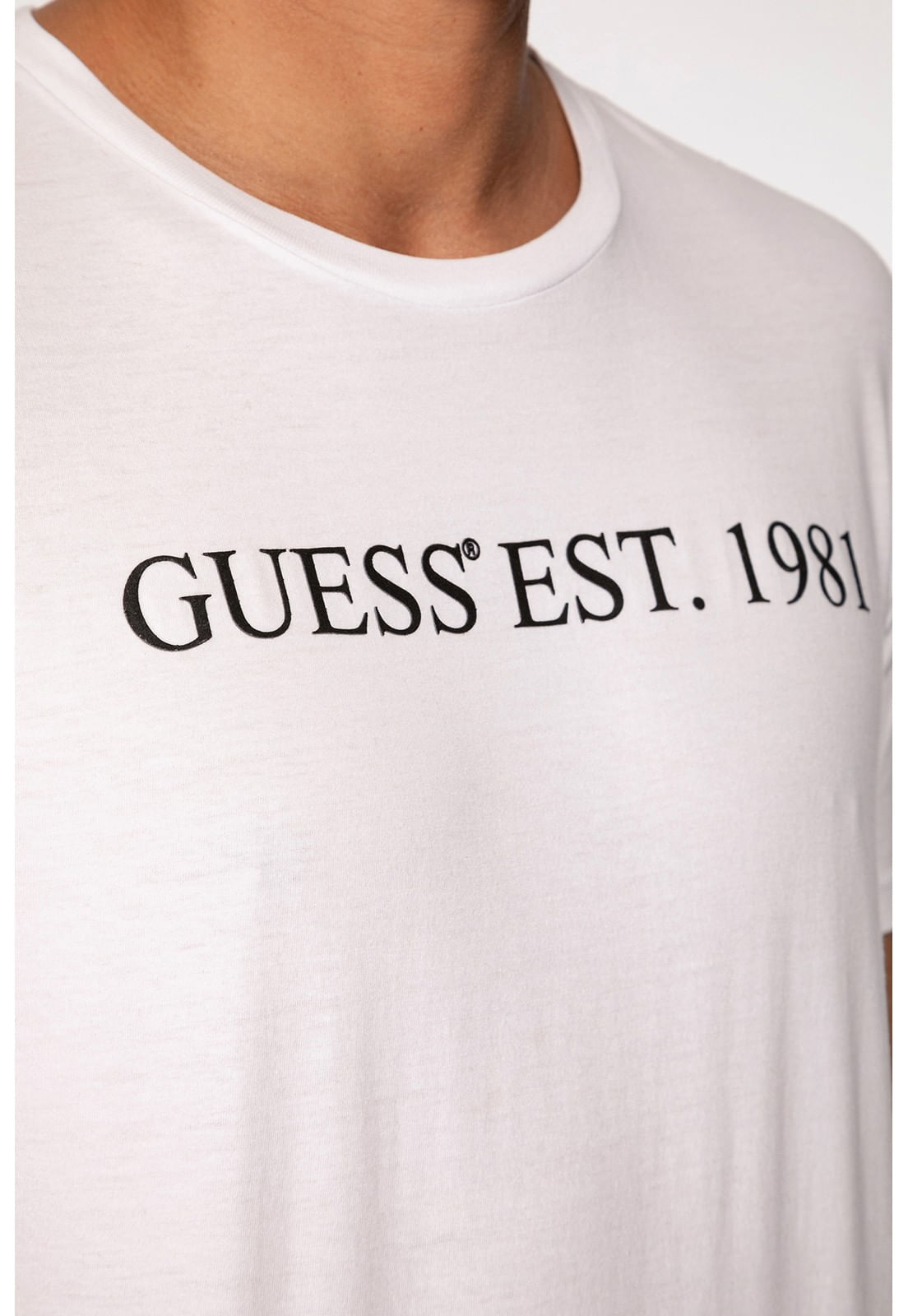 Camiseta Guess Est 1981 Relevo Branco - Imagem 15