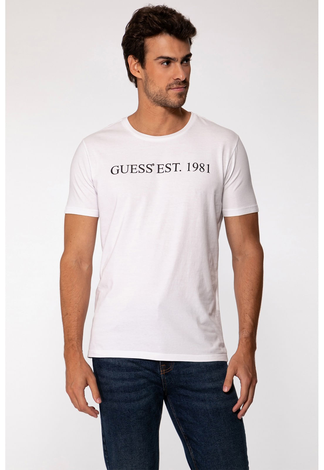 Camiseta Guess Est 1981 Relevo Branco - Imagem 18