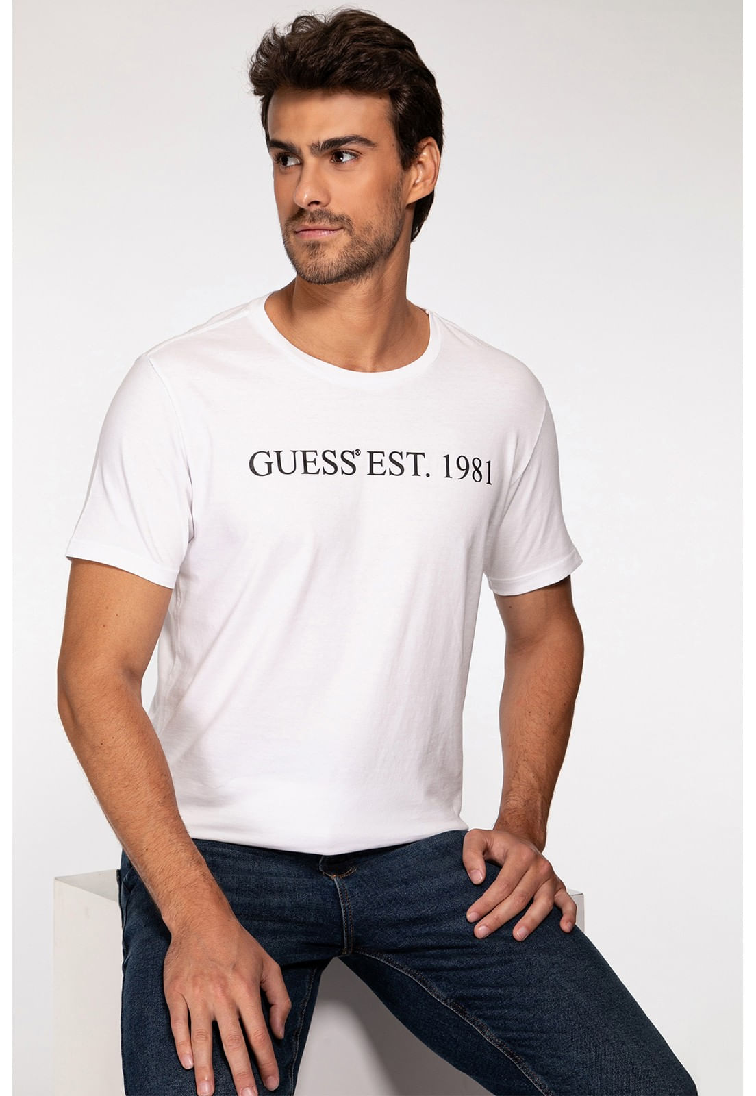 Camiseta Guess Est 1981 Relevo Branco - Imagem 23