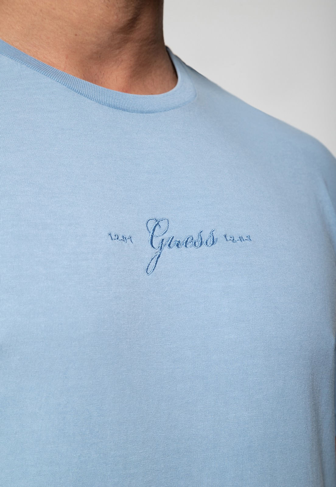 Camiseta 1981 Costas Guess Azul Claro - Imagem 27