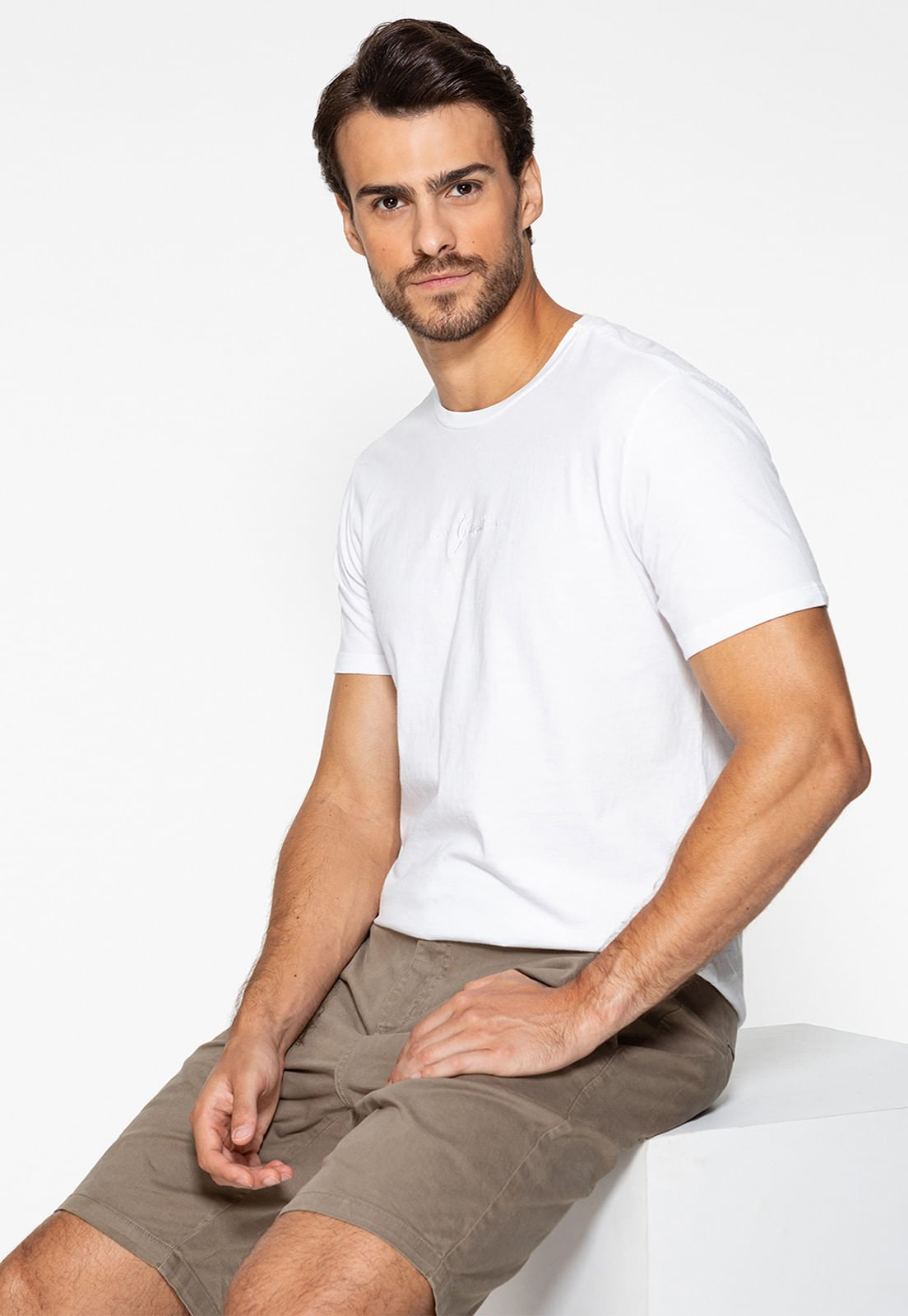 Camiseta 1981 Costas Guess Branco - Imagem 25