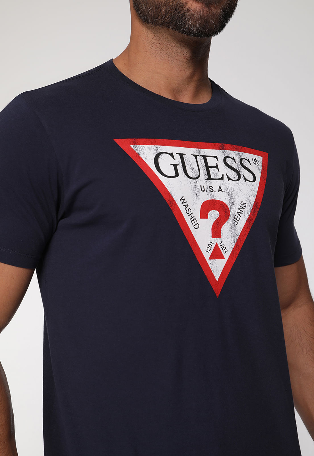 Camiseta Guess Triang Desgastado Azul Escuro - Imagem 17