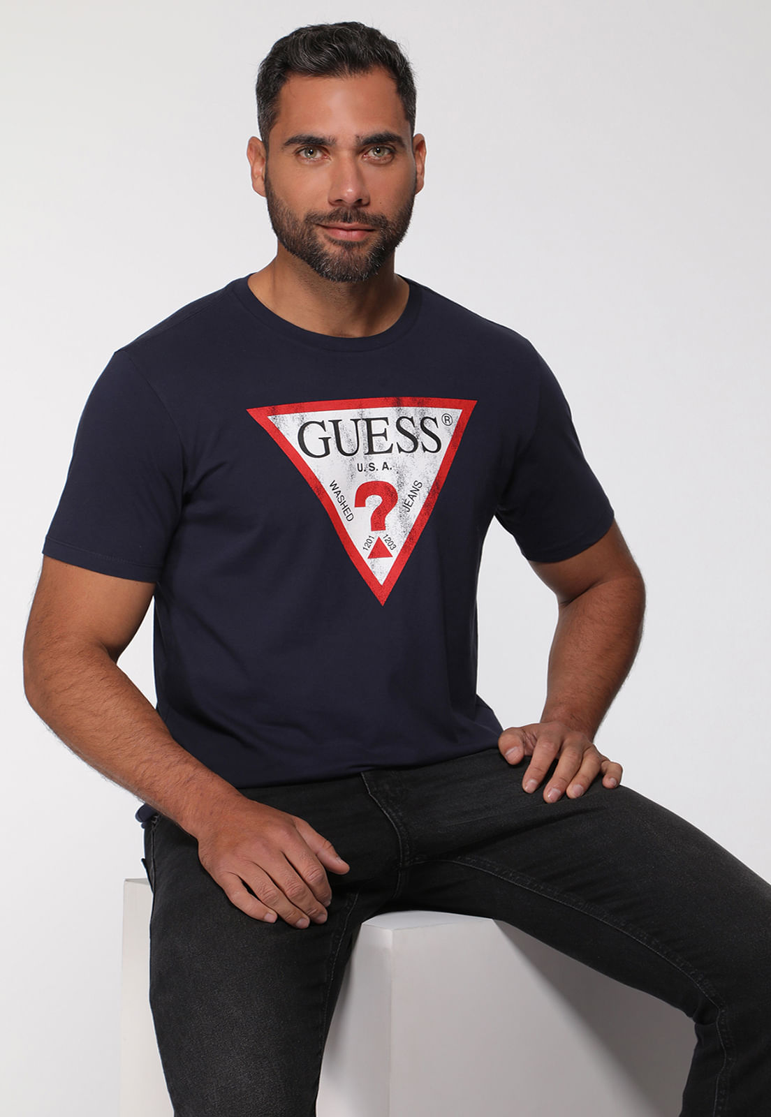 Camiseta Guess Triang Desgastado Azul Escuro - Imagem 33