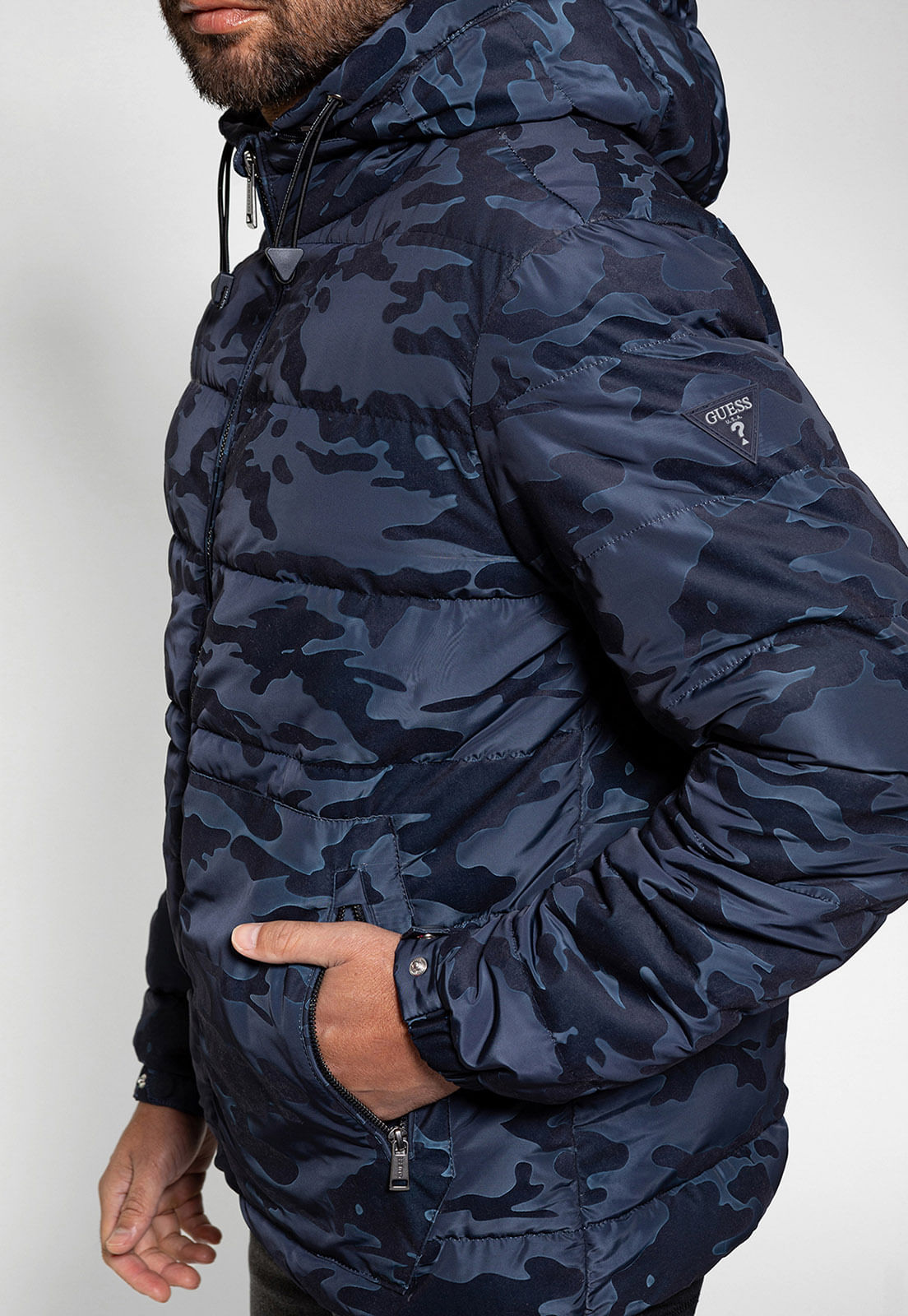 Jaqueta Nylon Puffer Camuflada Guess Verde Militar - Imagem 25