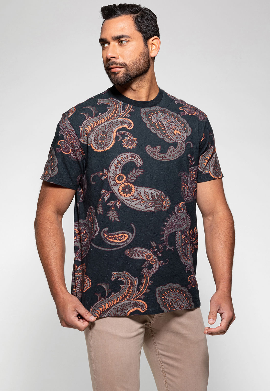 Camiseta Matelassê Estampada Guess Grafite