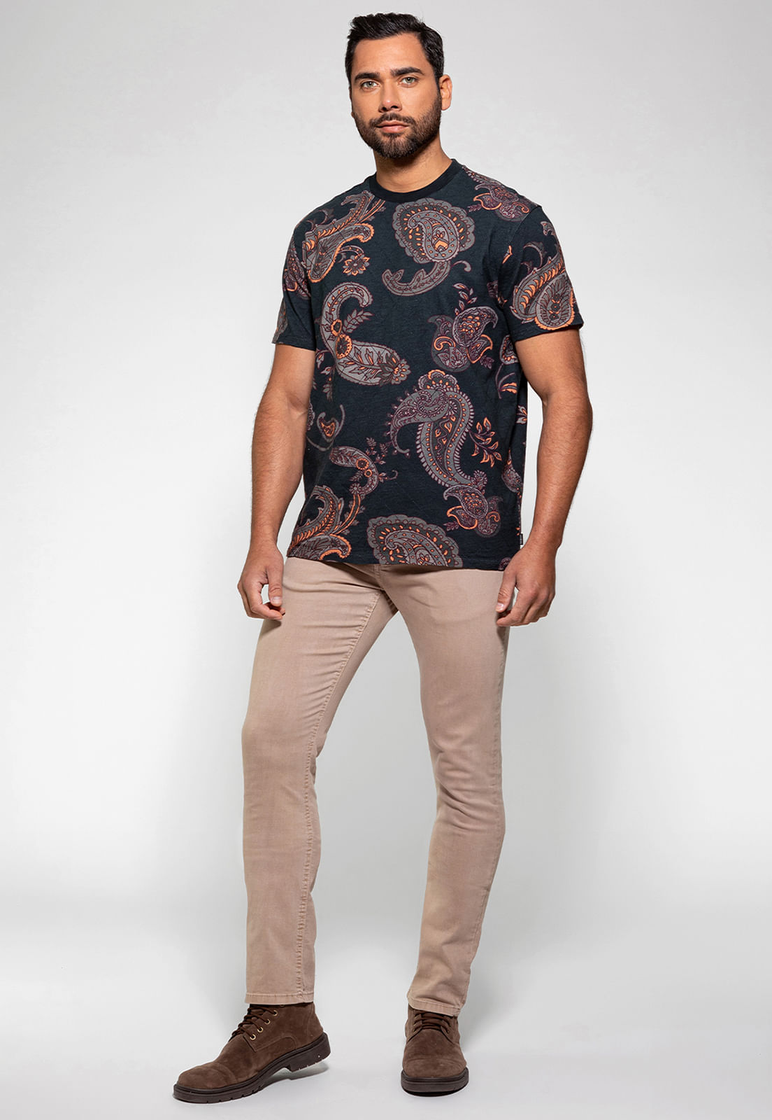 Camiseta Matelassê Estampada Guess Grafite - Imagem 12