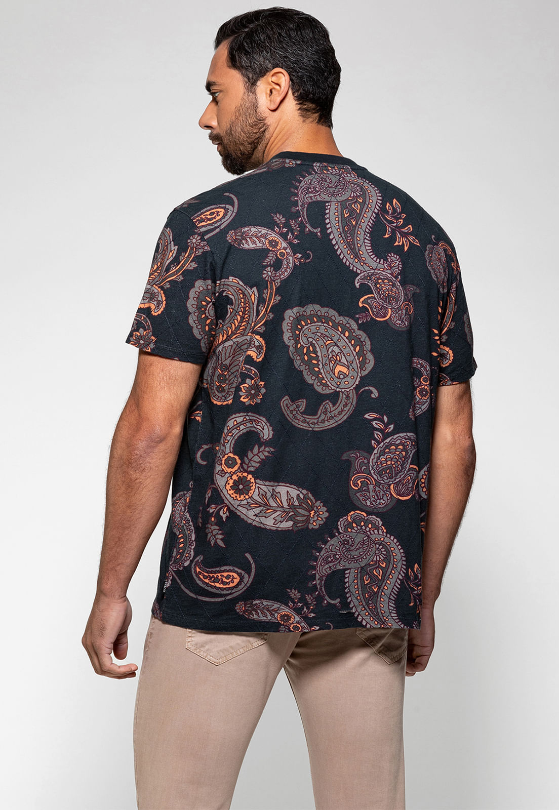 Camiseta Matelassê Estampada Guess Grafite - Imagem 19