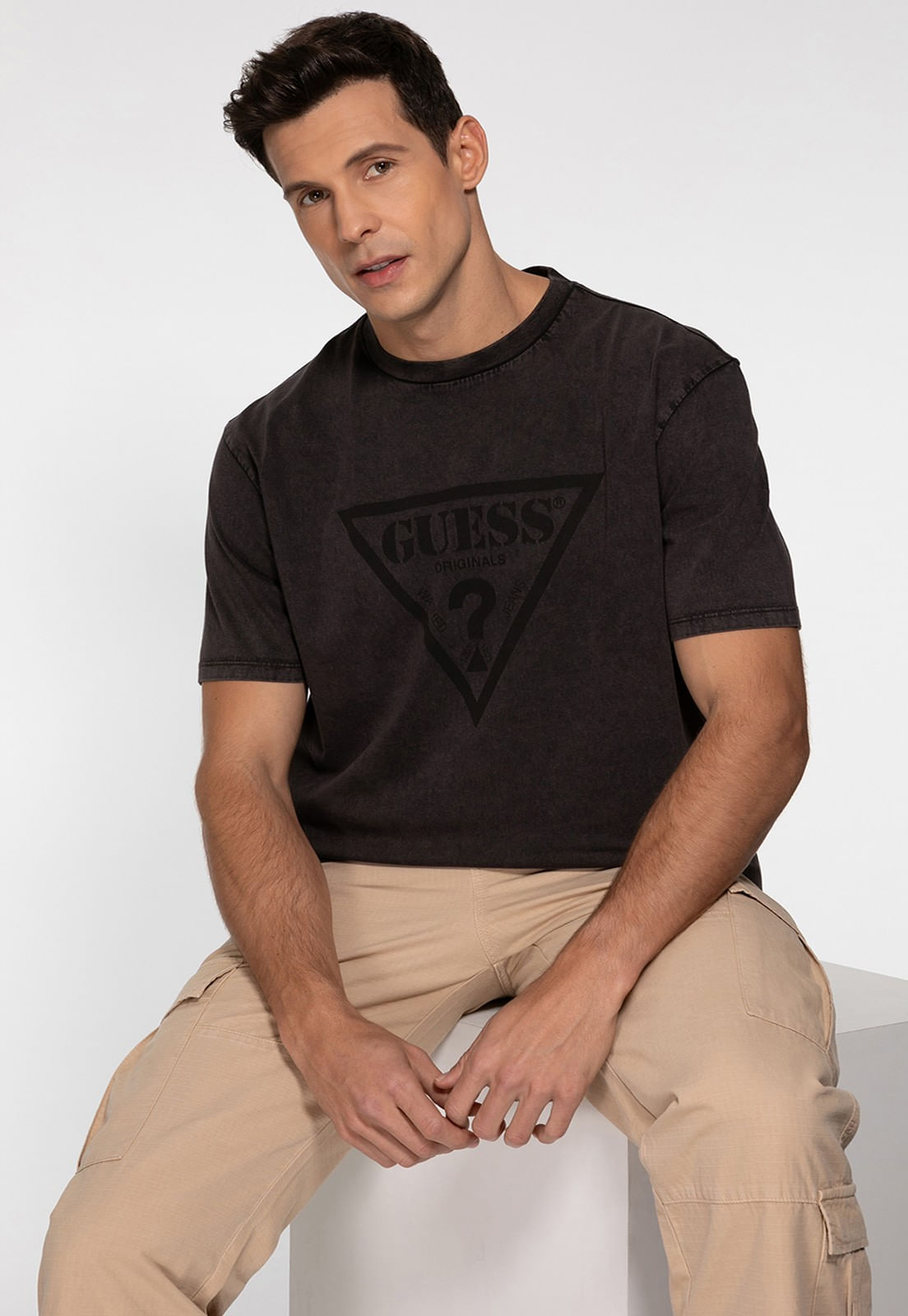 Camiseta Guess Originals Logo Vintage Preto - Imagem 15