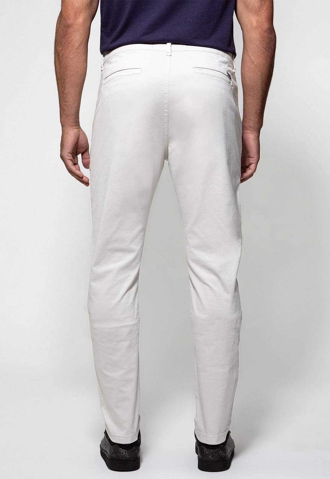 Calça Chino Slim Guess Cinza Claro - Imagem 22