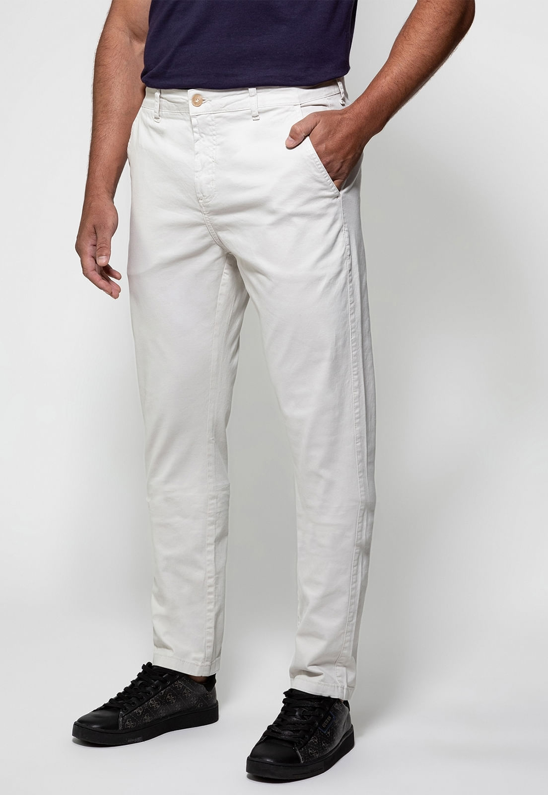 Calça Chino Slim Guess Cinza Claro - Imagem 27