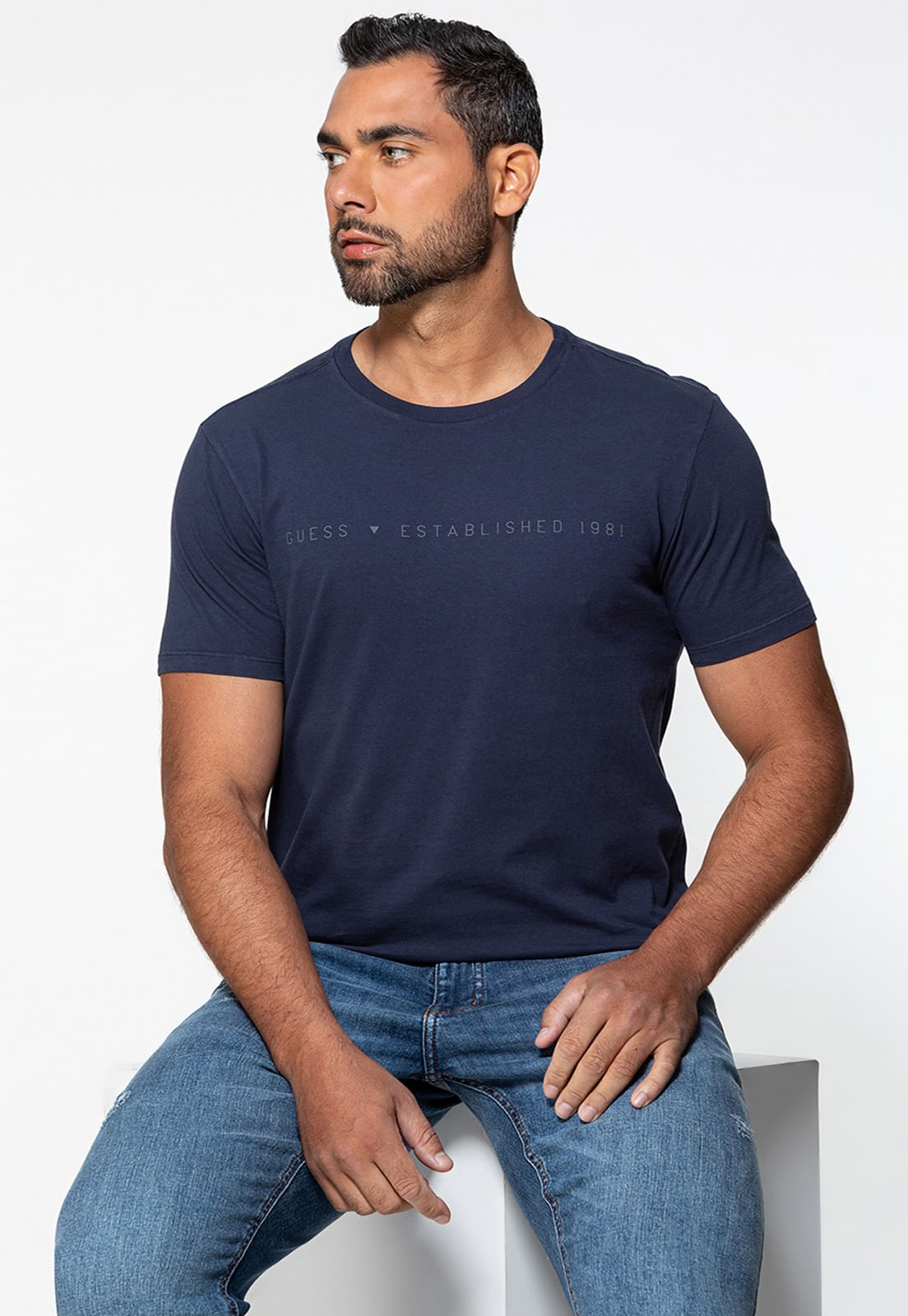 Camiseta Est 1981 Guess Azul Escuro - Imagem 15