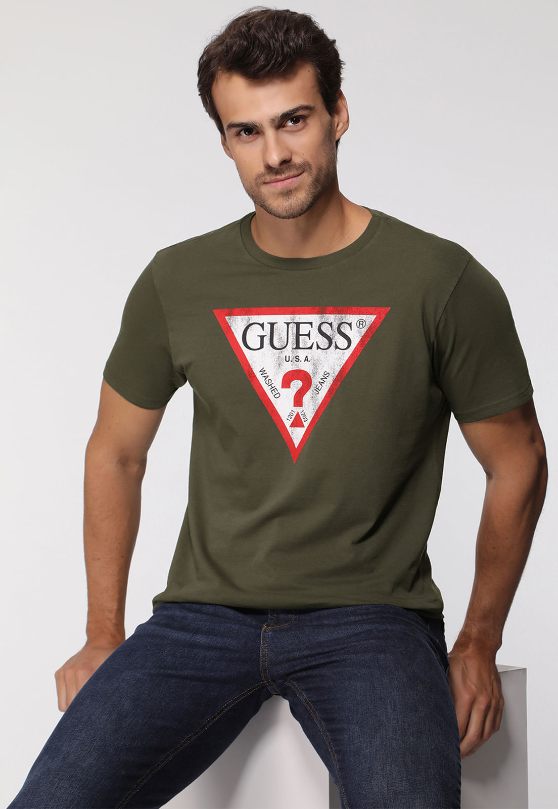 Camiseta Guess Triang Desgastado Verde Oliva - Imagem 5