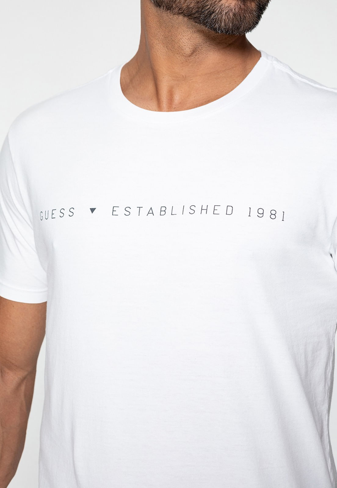 Camiseta Est 1981 Guess Branco - Imagem 13
