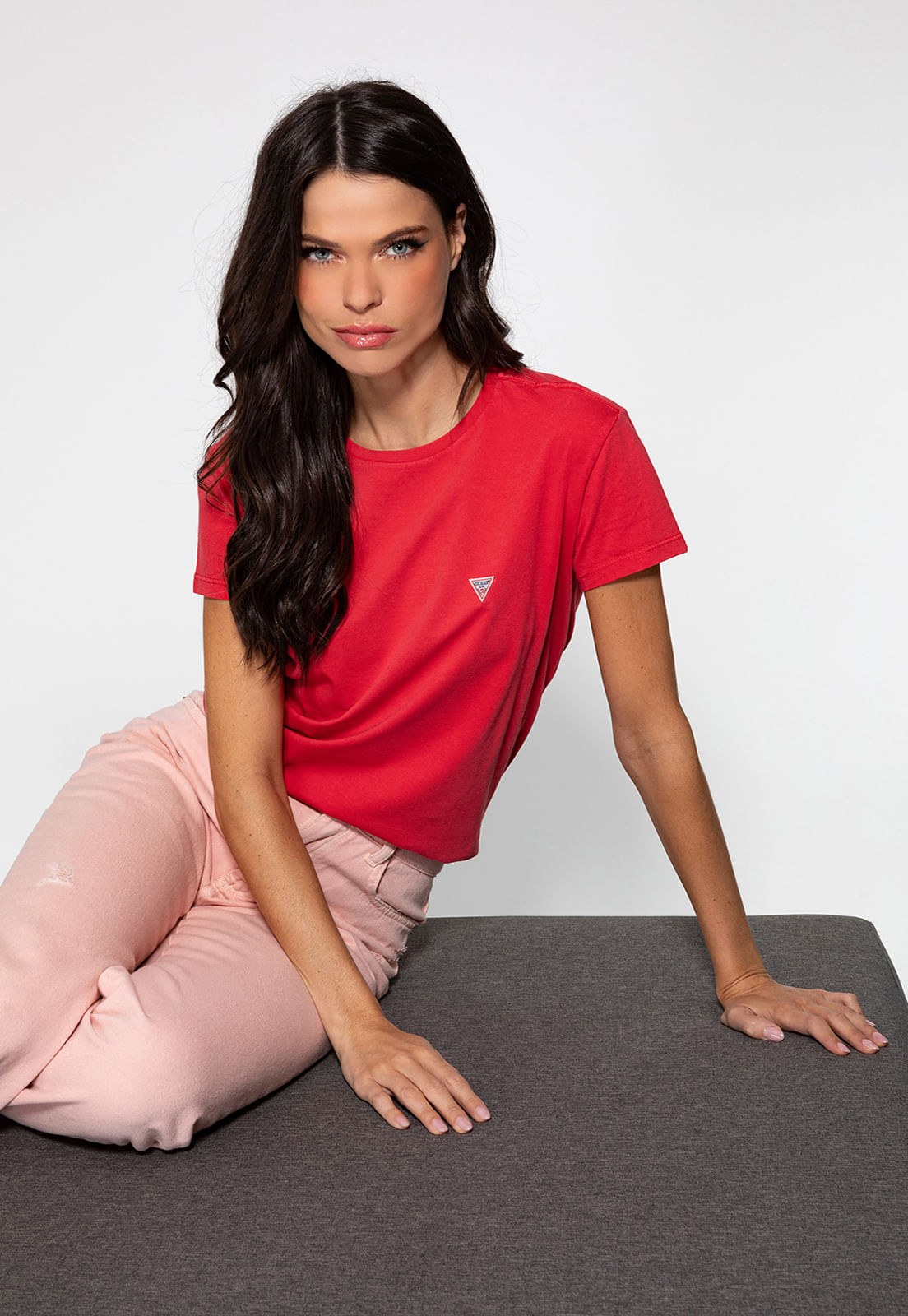 Camiseta Etiqueta Guess Triangulo Rosa - Imagem 5