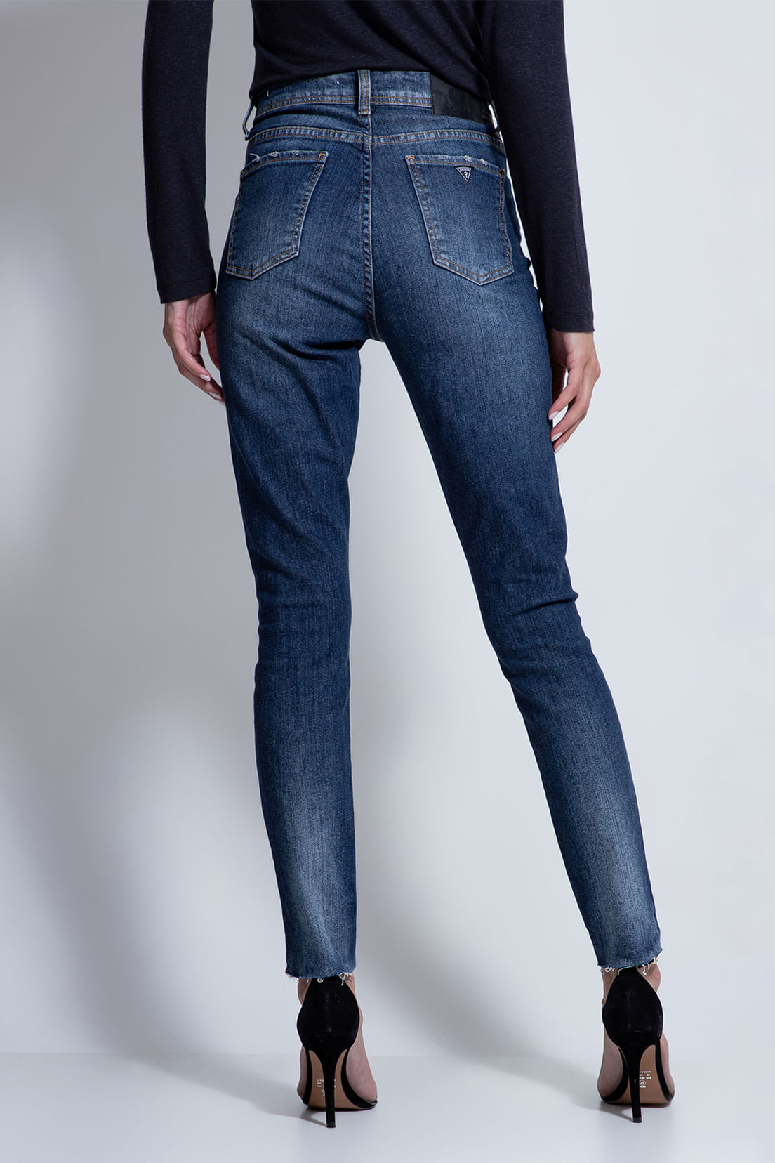 Calça Jeans Guess 1981 Curta Barra À Fio Azul - Imagem 5