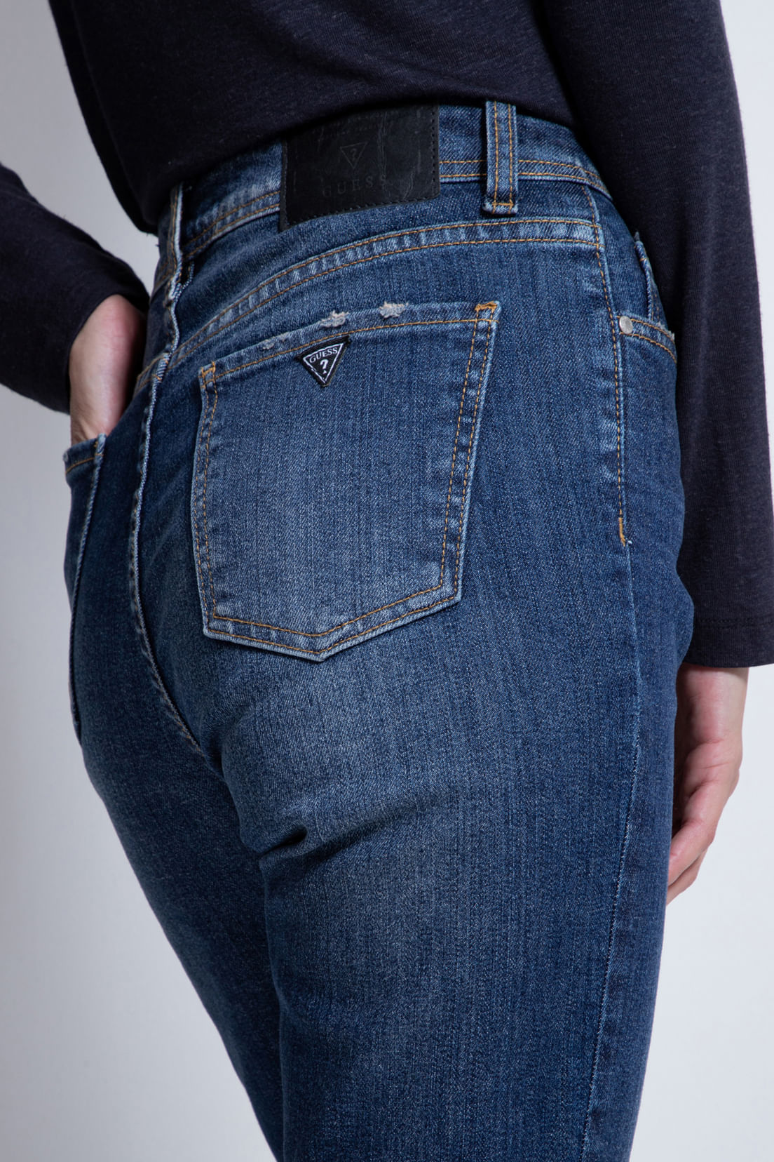 Calça Jeans Guess 1981 Curta Barra À Fio Azul - Imagem 18