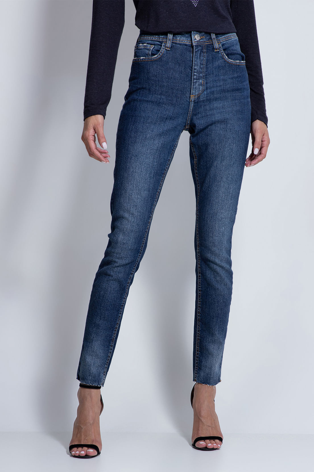 Calça Jeans Guess 1981 Curta Barra À Fio Azul - Imagem 33