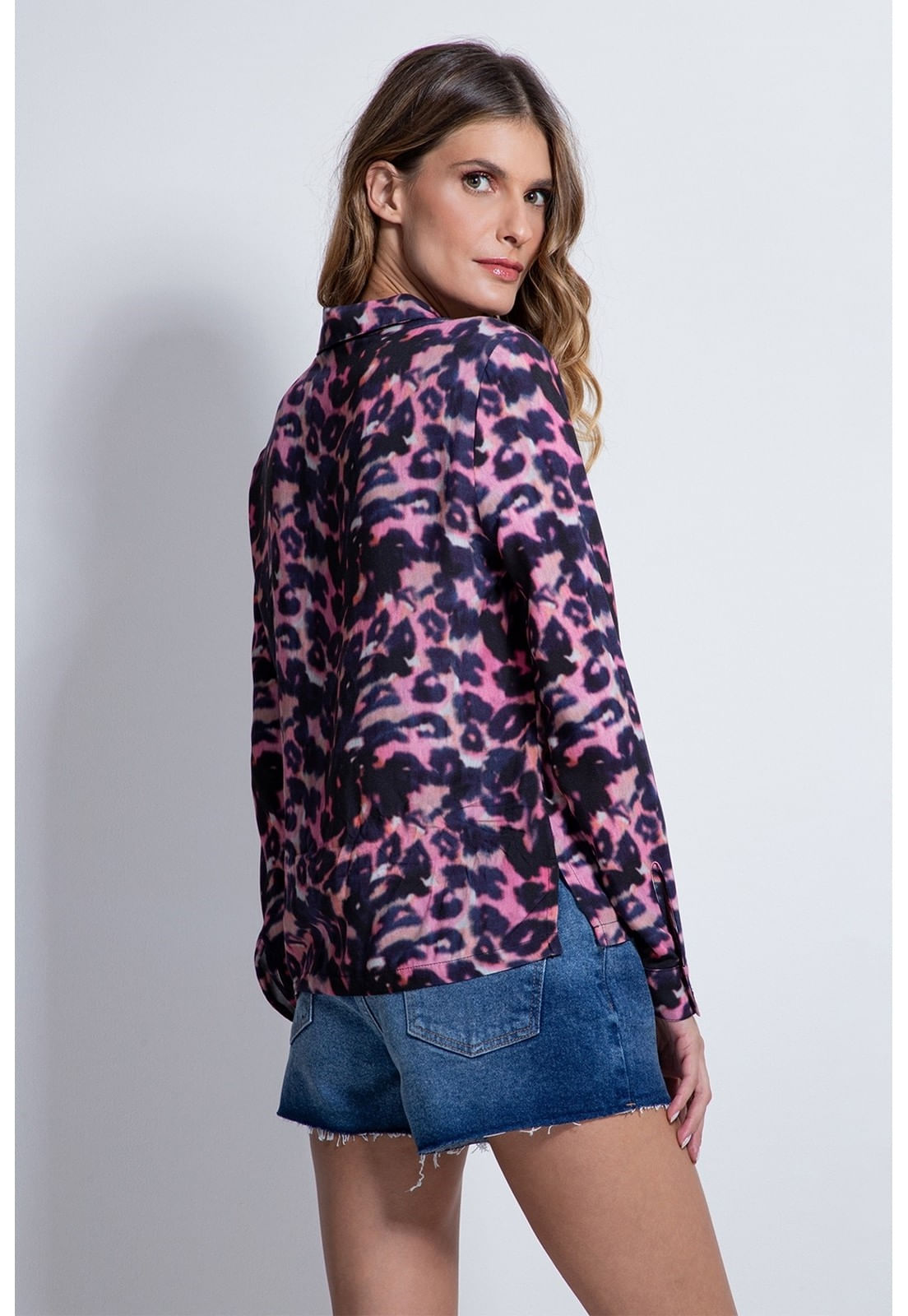 Camisa Estampa Onça Colorida Guess Branco - Imagem 15