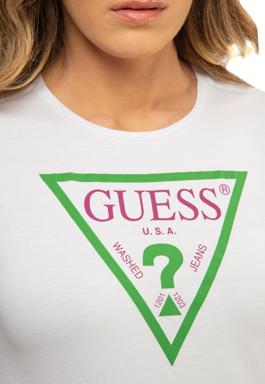 Camiseta Guess Triang Colorido Branco - Imagem 27