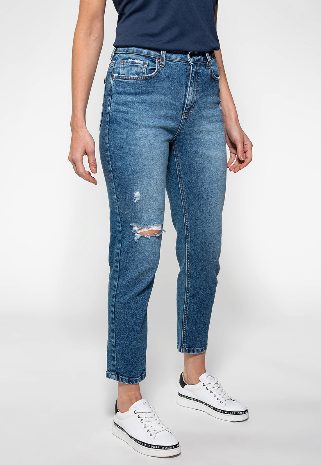 Calça Mom Jeans Puídos Fit Guess Azul - Imagem 27