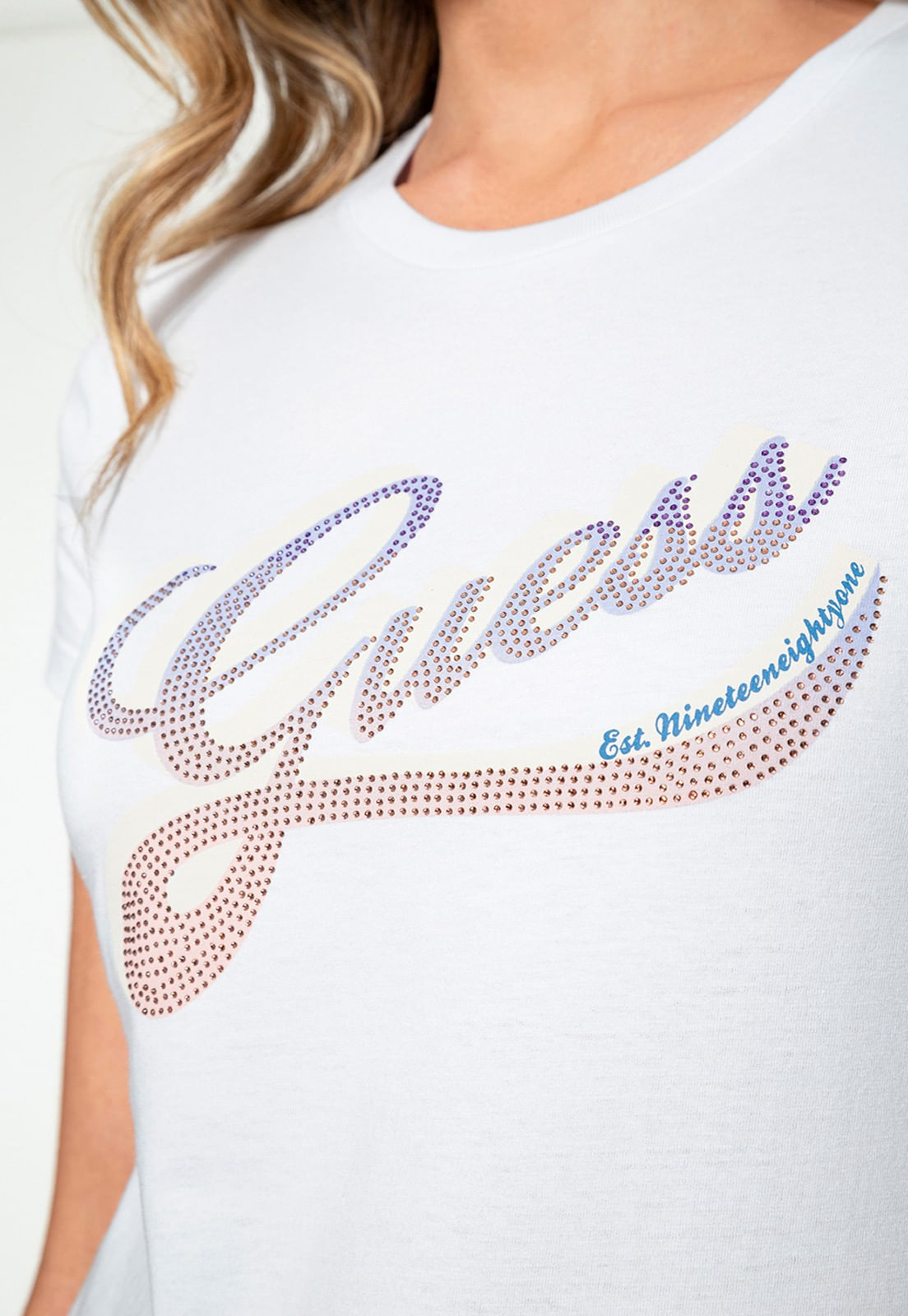 Camiseta Logo Guess Brilhos Branco - Imagem 18