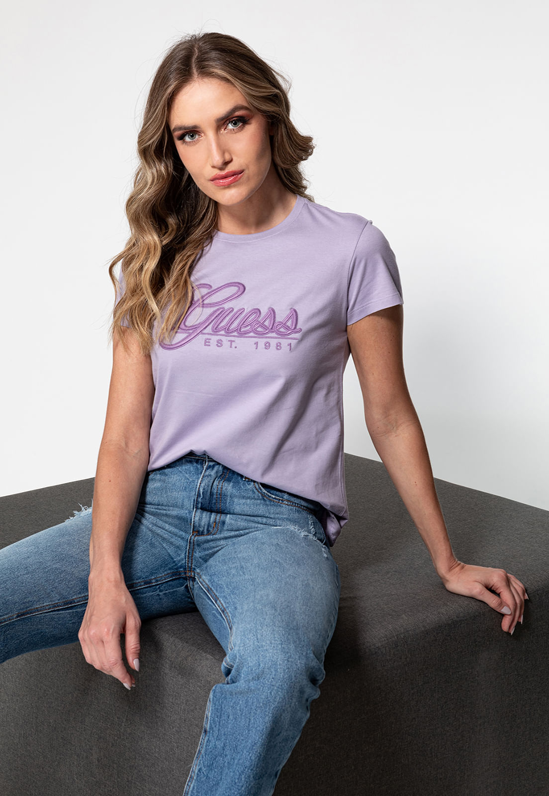 Camiseta Bordado Cursivo Guess Lilás - Imagem 5
