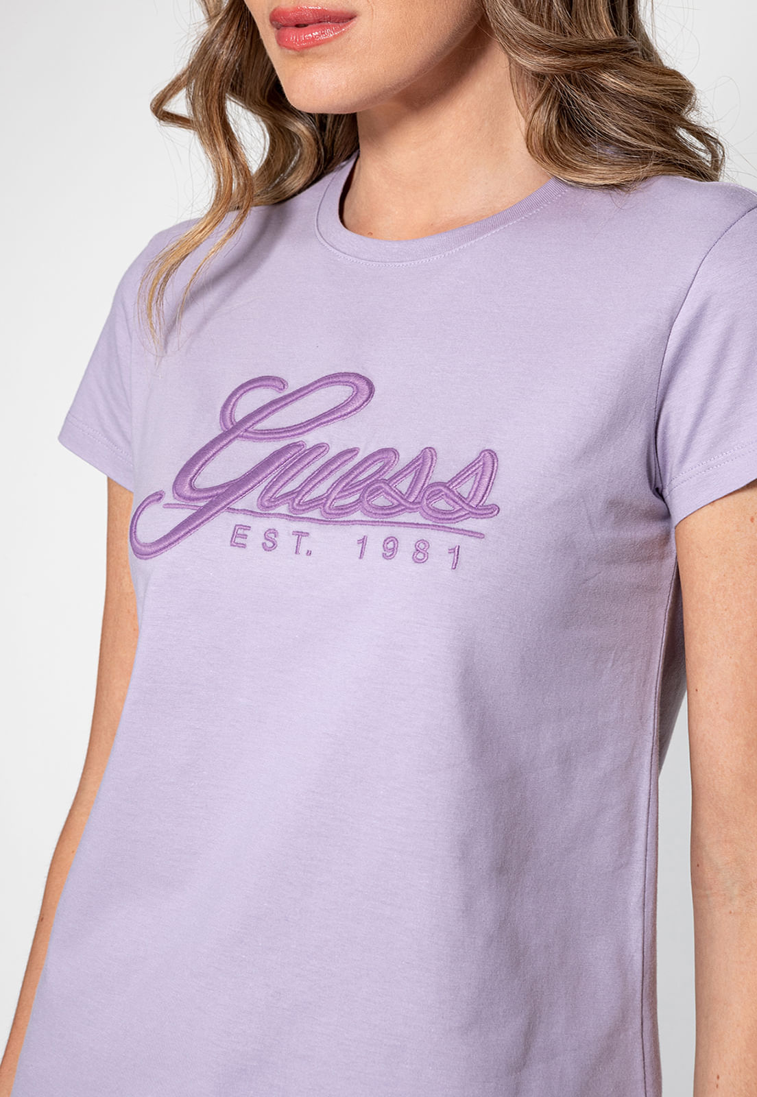 Camiseta Bordado Cursivo Guess Lilás - Imagem 23