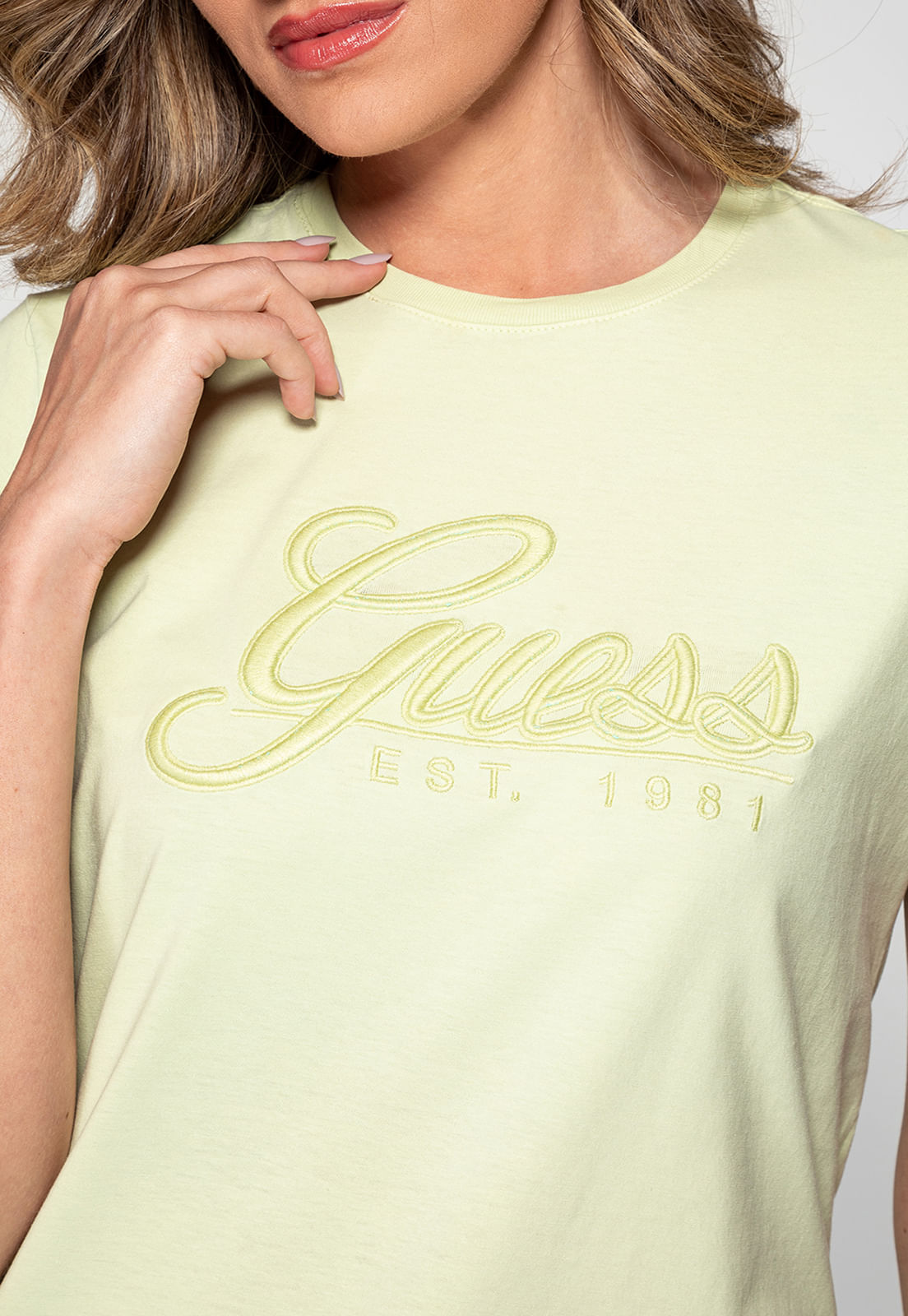 Camiseta Bordado Cursivo Guess Verde Claro - Imagem 4