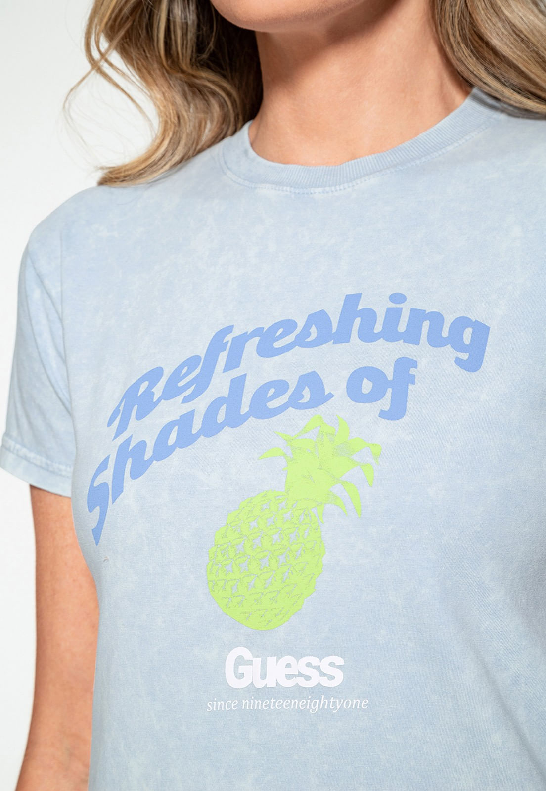 Camiseta Fruit Guess Azul Claro - Imagem 2