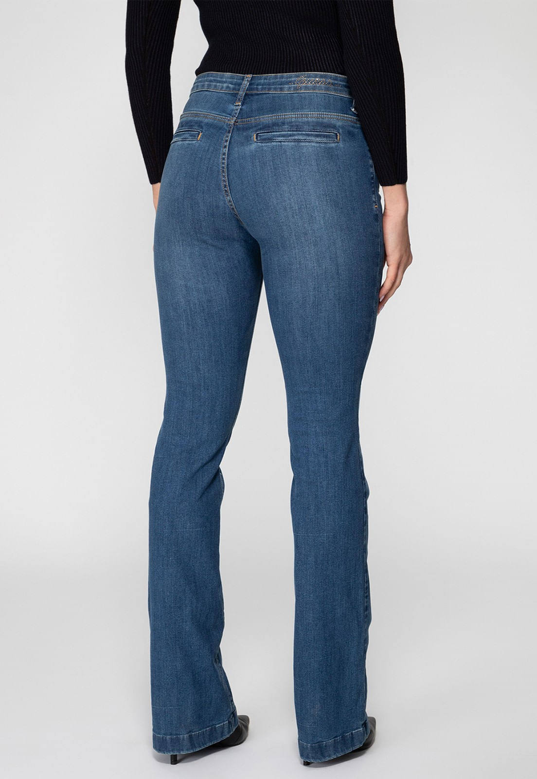 Calça Jeans Boot Cut Bolso Corrente Azul - Imagem 10