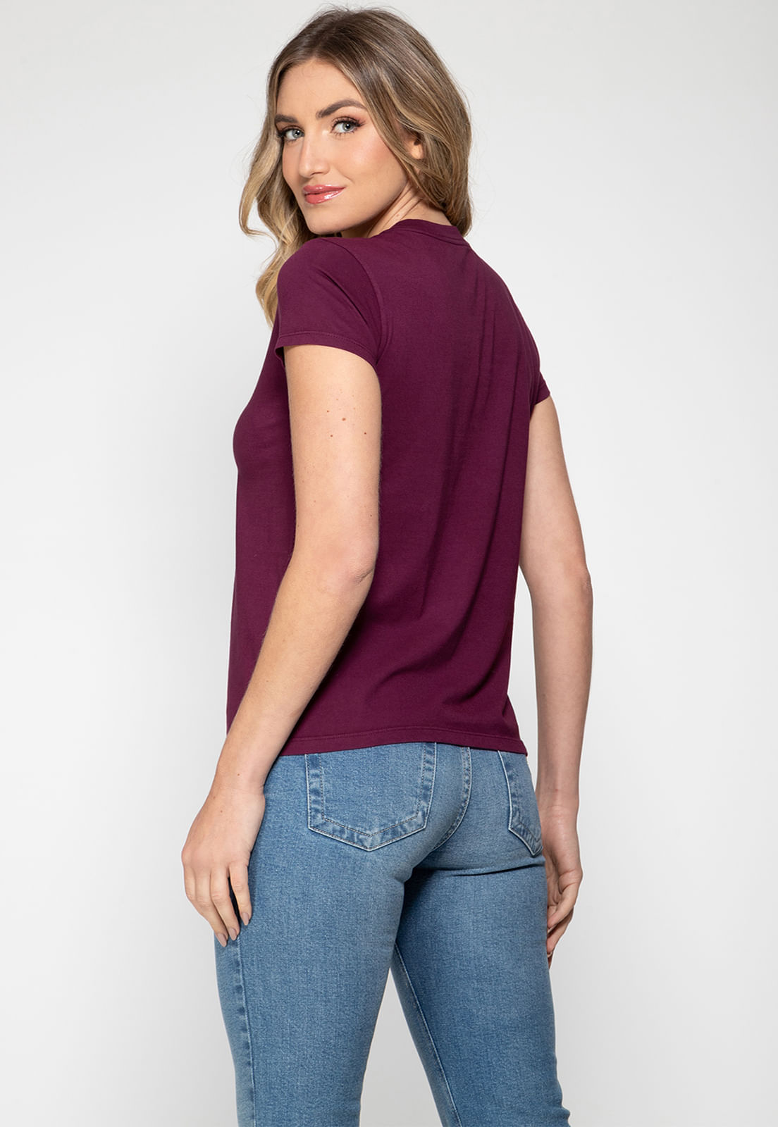 Camiseta Guess Triang Trad Desgastado Uva - Imagem 83