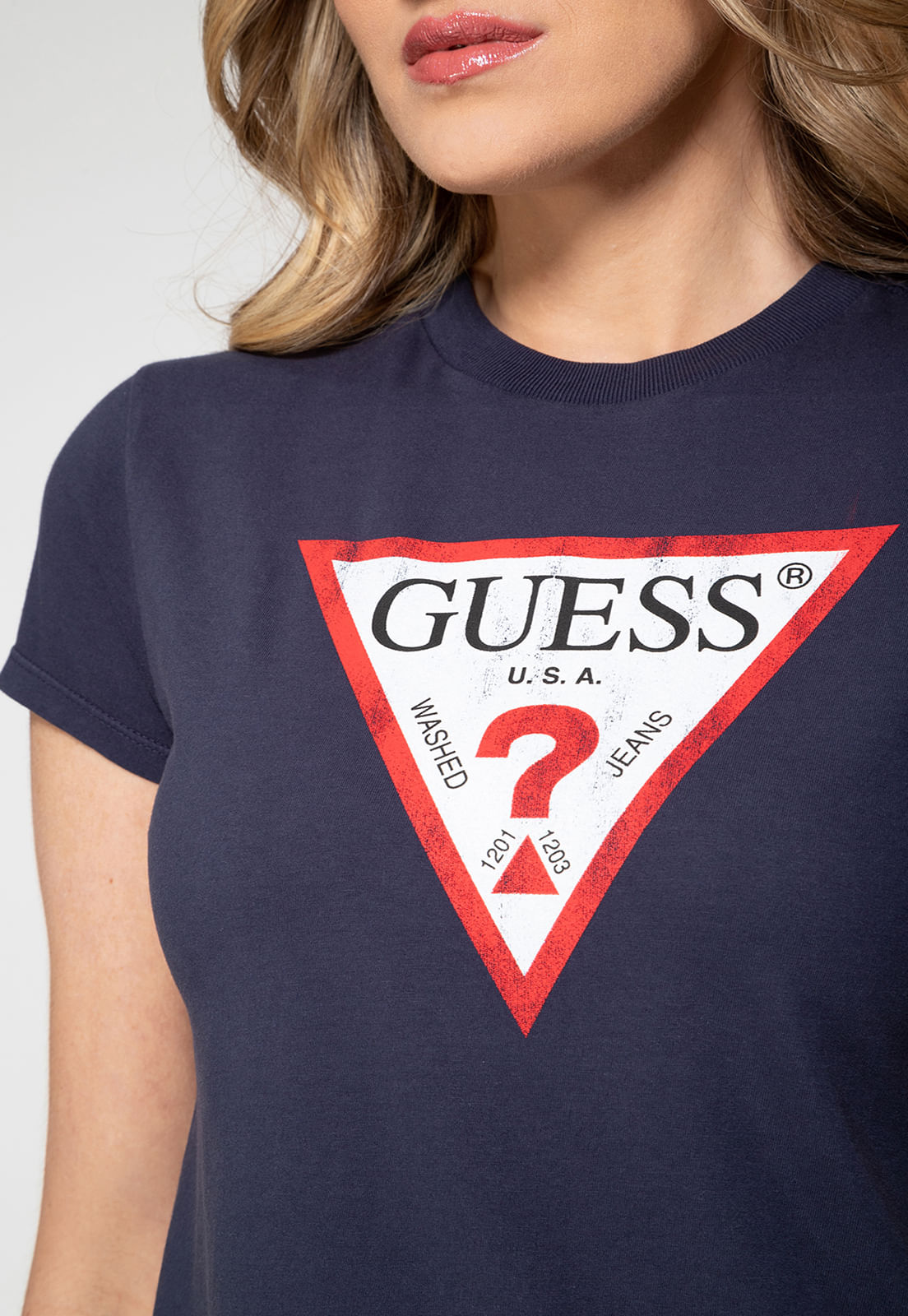 Camiseta Guess Triang Trad Desgastado Azul Escuro - Imagem 71