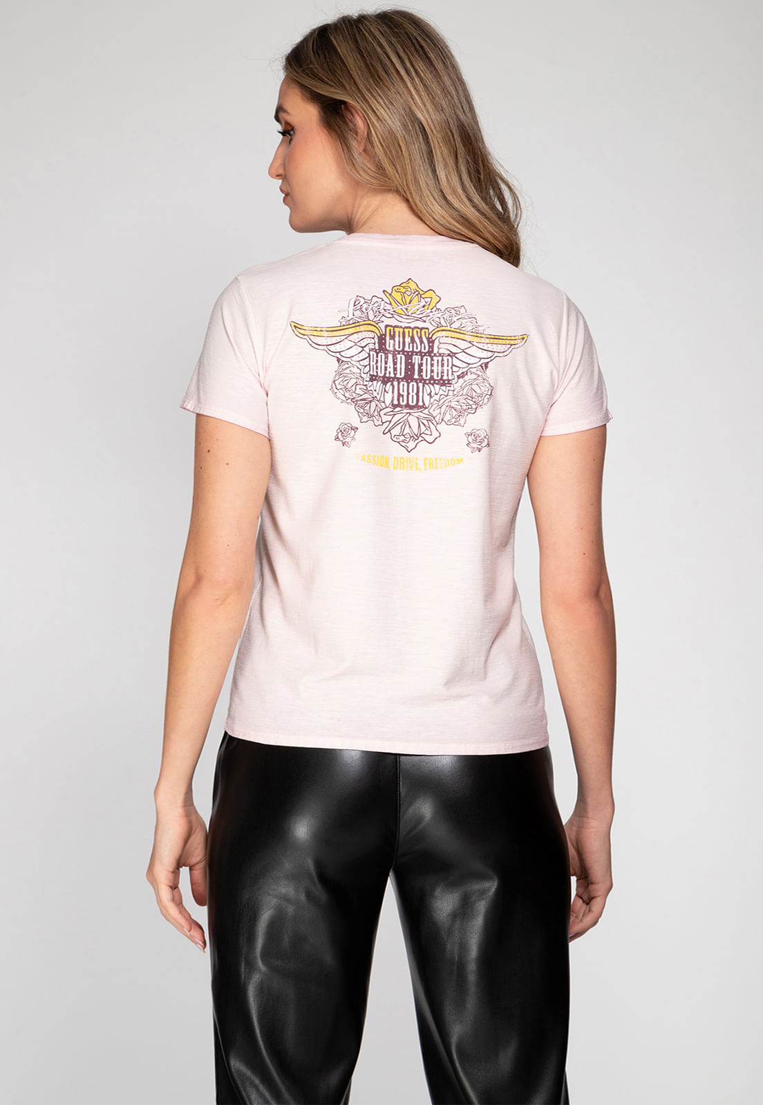 Camiseta Estampada Guess Tour Rosa Claro - Imagem 4