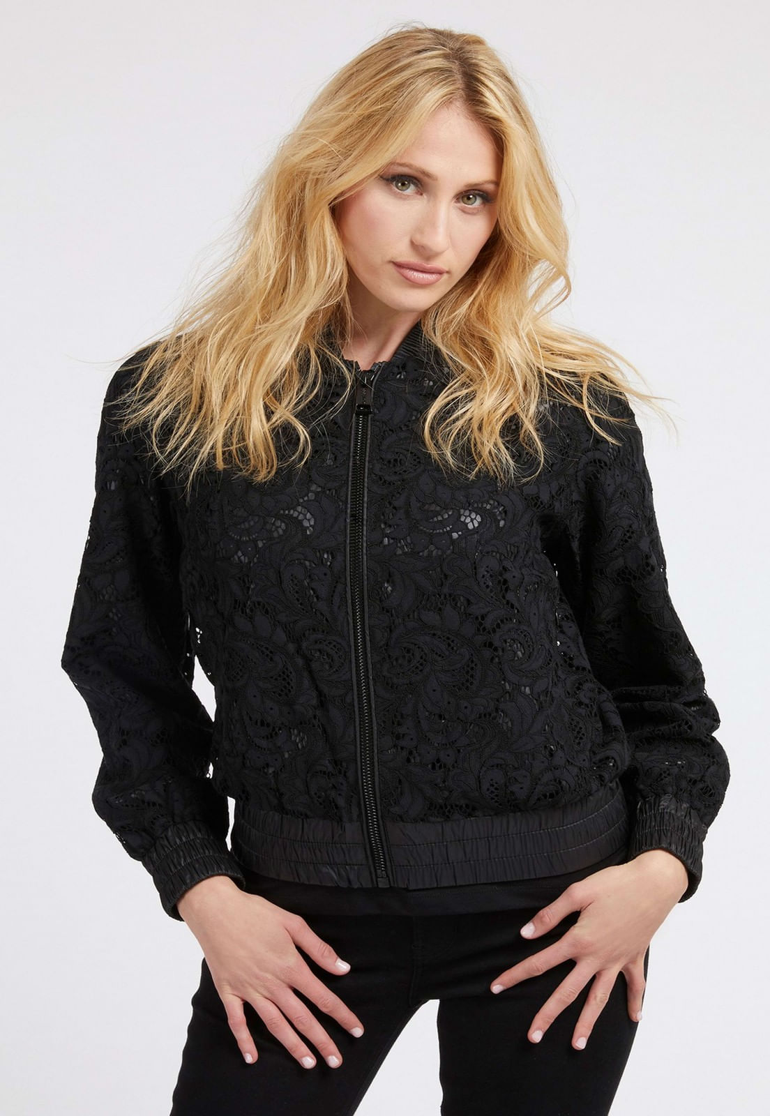 Jaqueta Bomber Renda Guess Preto - Imagem 13