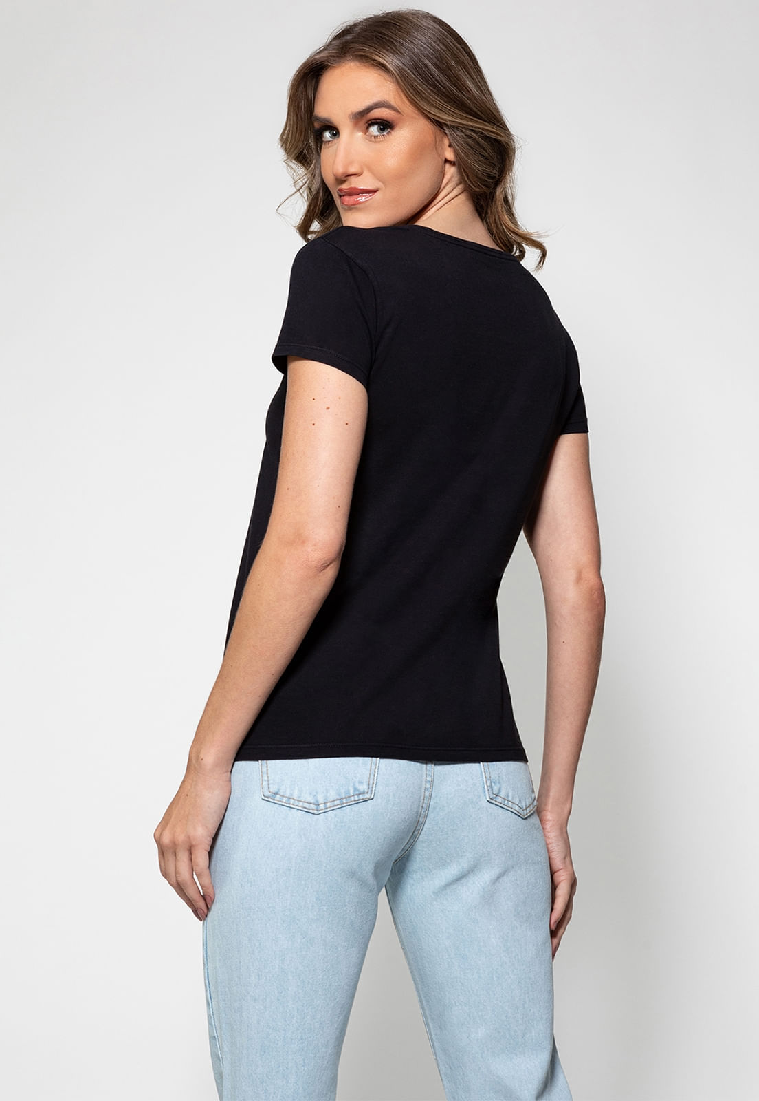 Camiseta Silk Logo Triangulo Guess Preto - Imagem 3